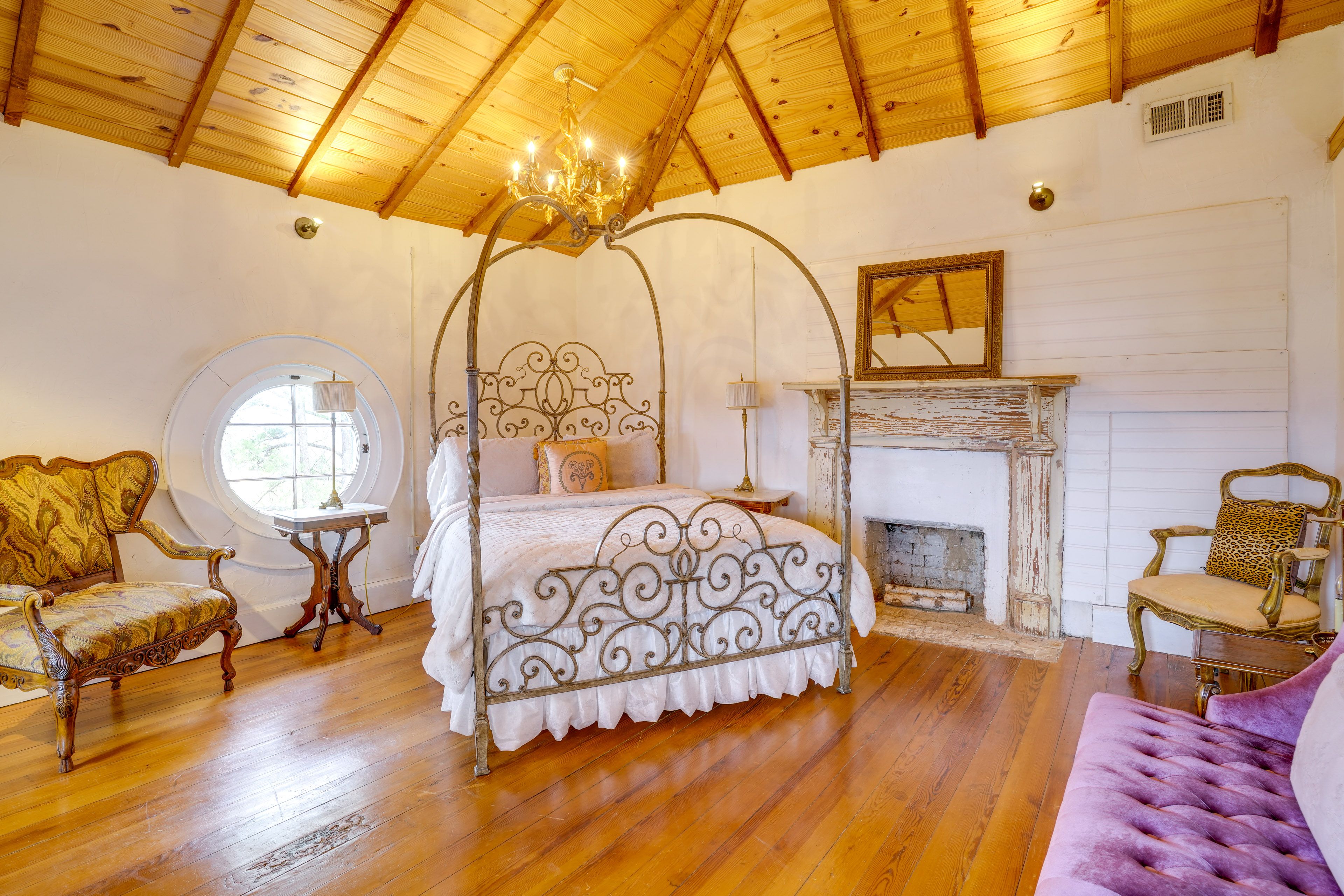 Bedroom 3 | 3rd Floor | Queen Bed