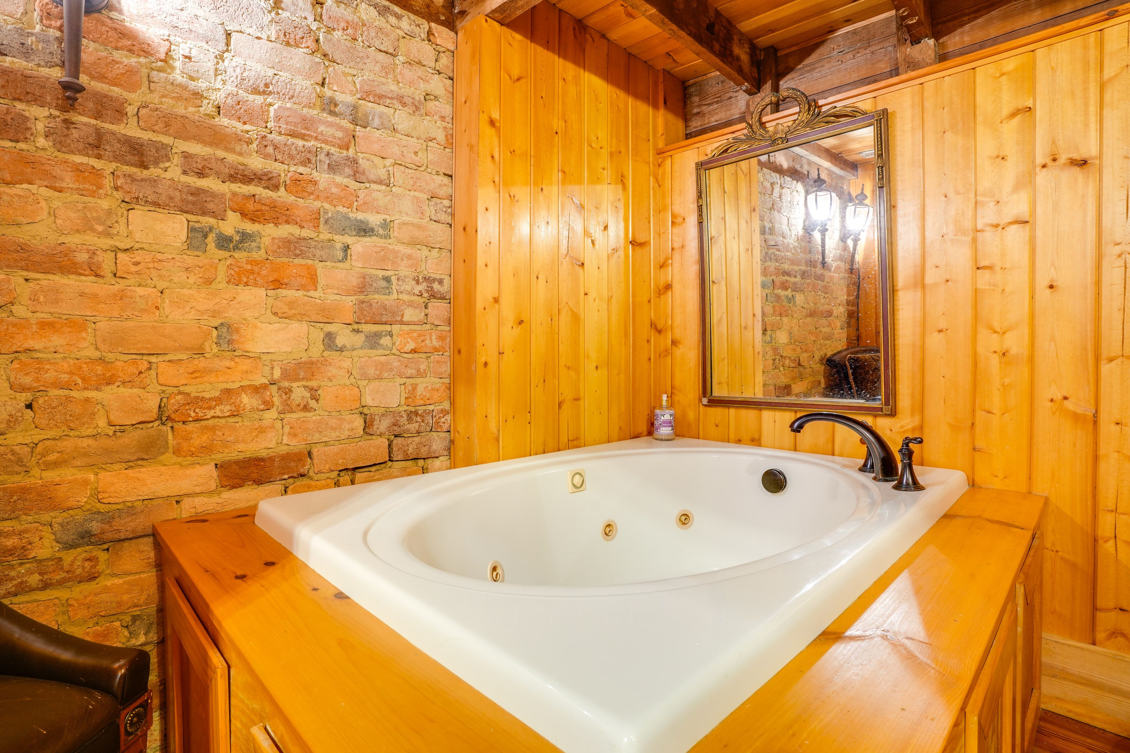 Bathroom | 3rd Floor