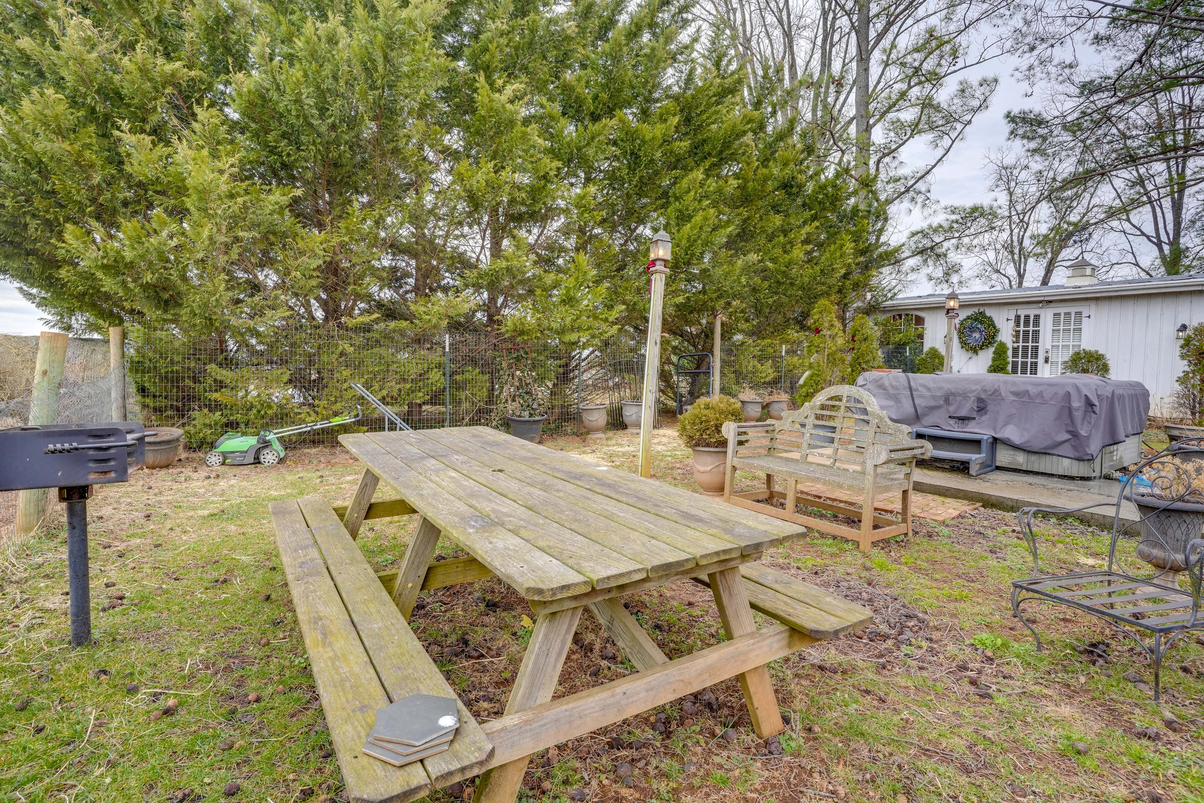 Shared Picnic & Grilling Area