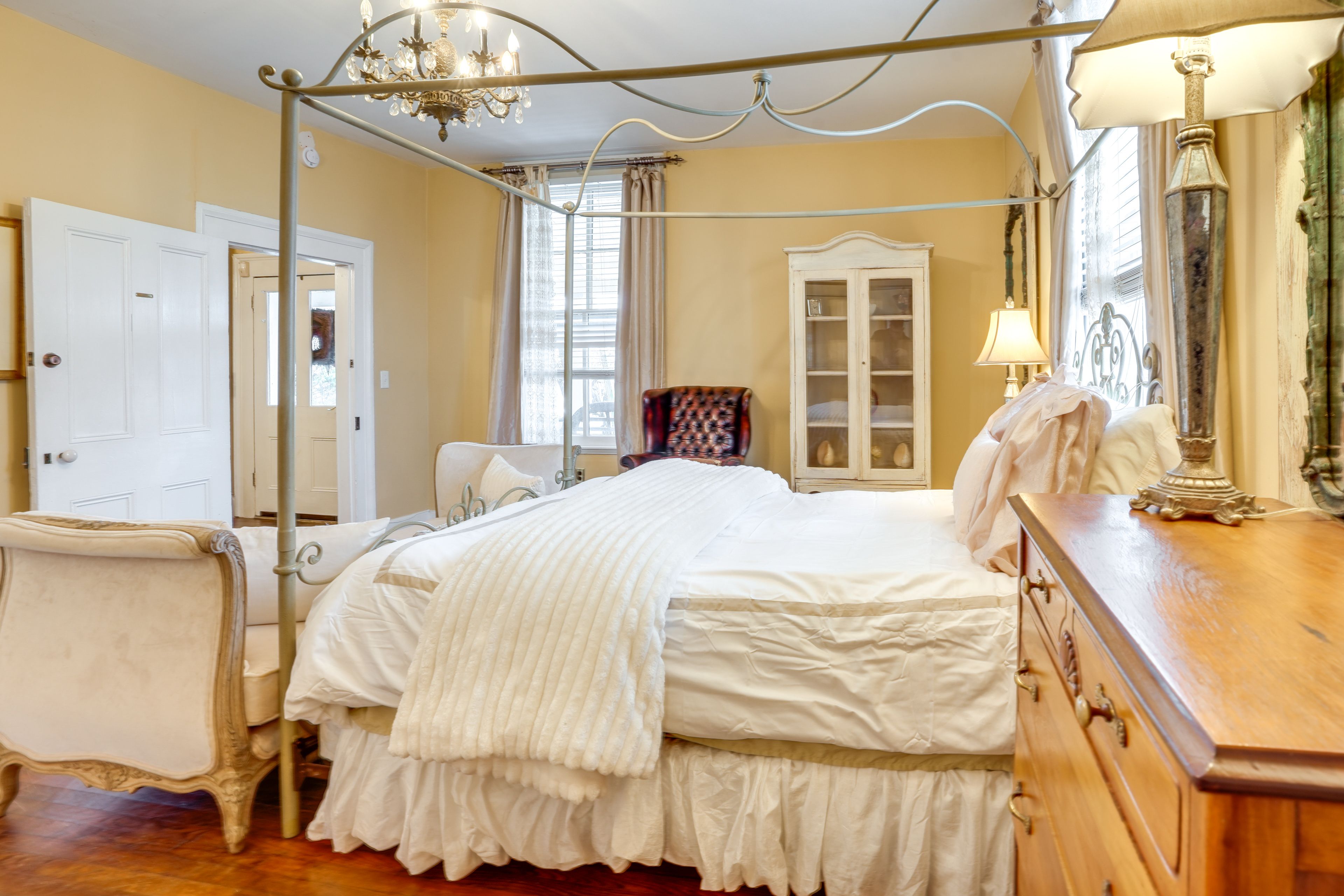 Bedroom 4 | 1st Floor | Queen Bed