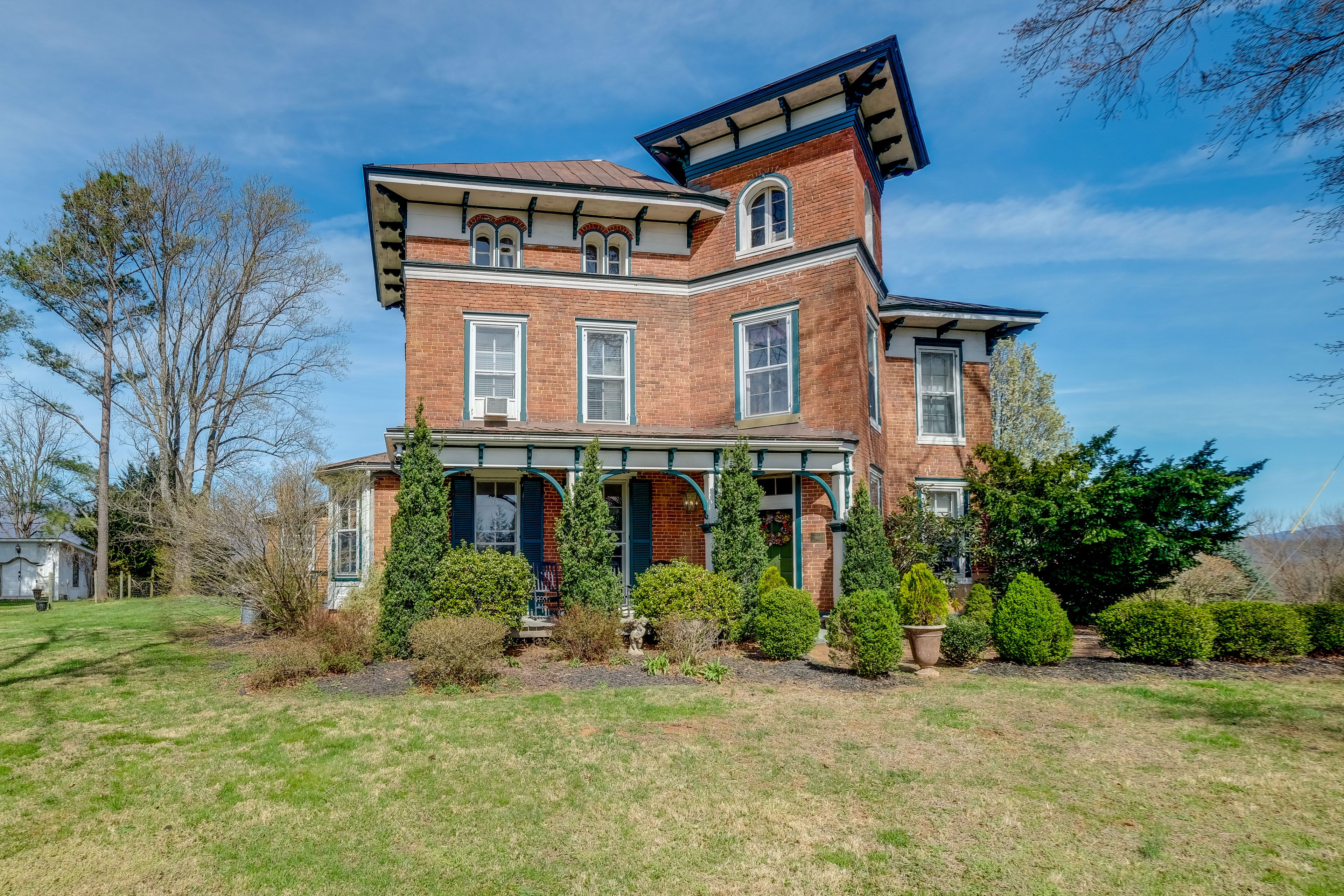 Exterior | Spacious Yard | Mountain Views