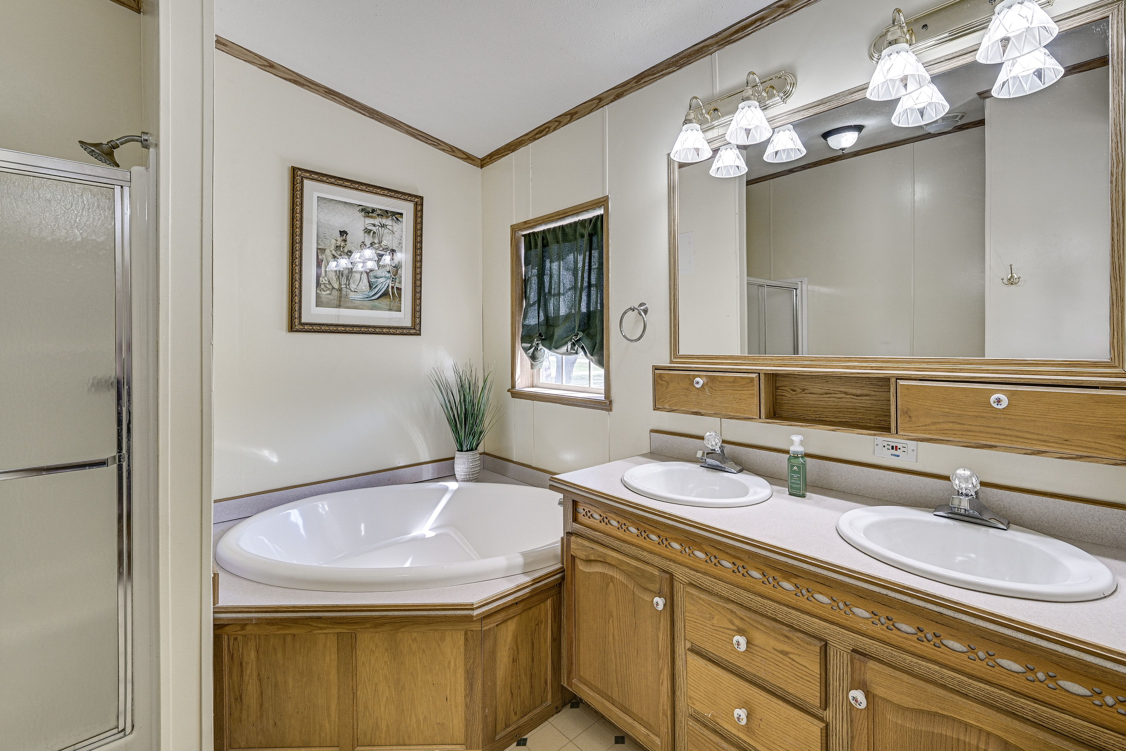 Full Bathroom | 1st Floor