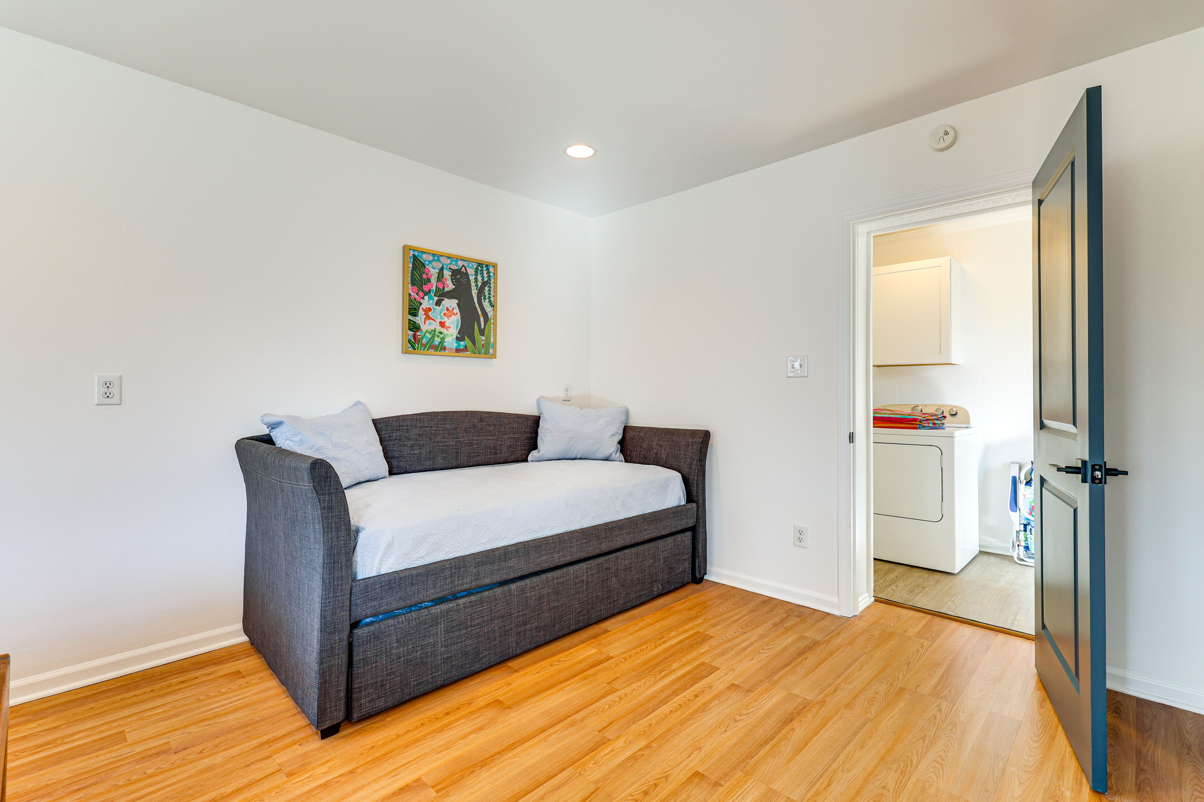 Bonus Room | Twin Bed w/ Twin Trundle