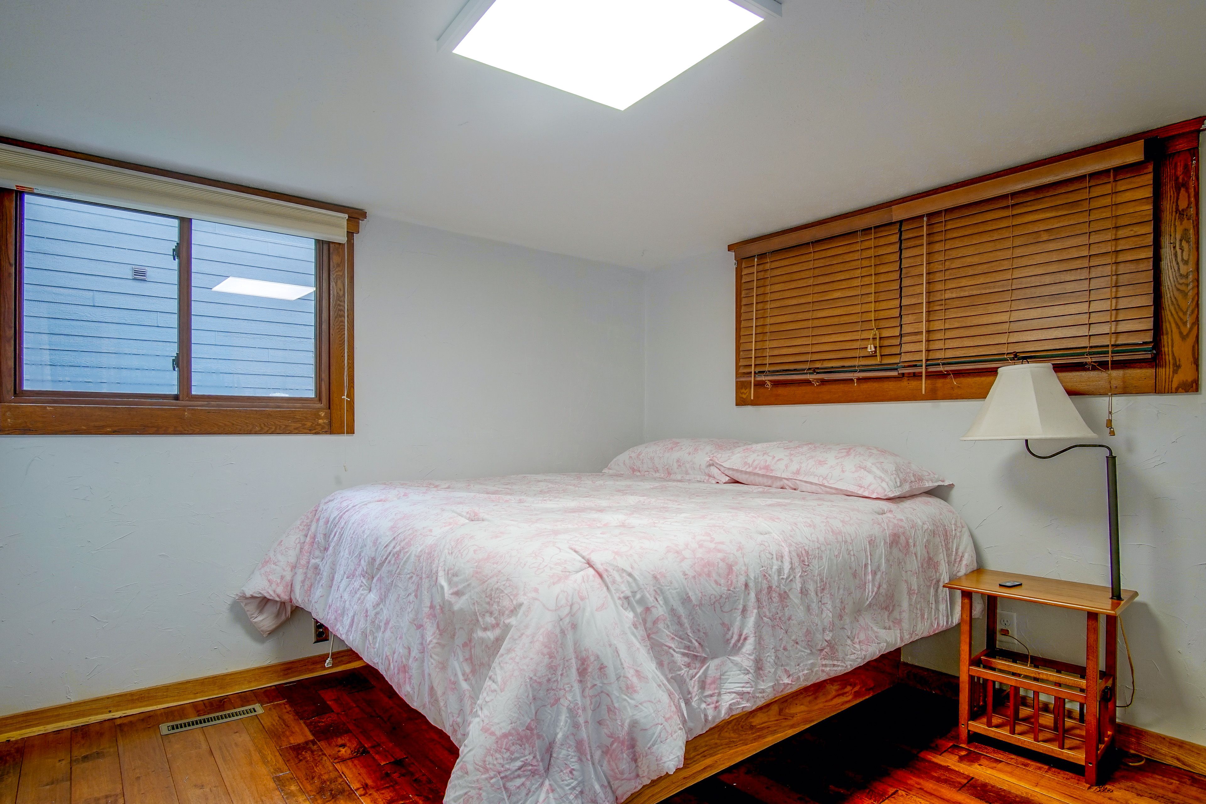 Bedroom 1 | King Bed | 1st Floor