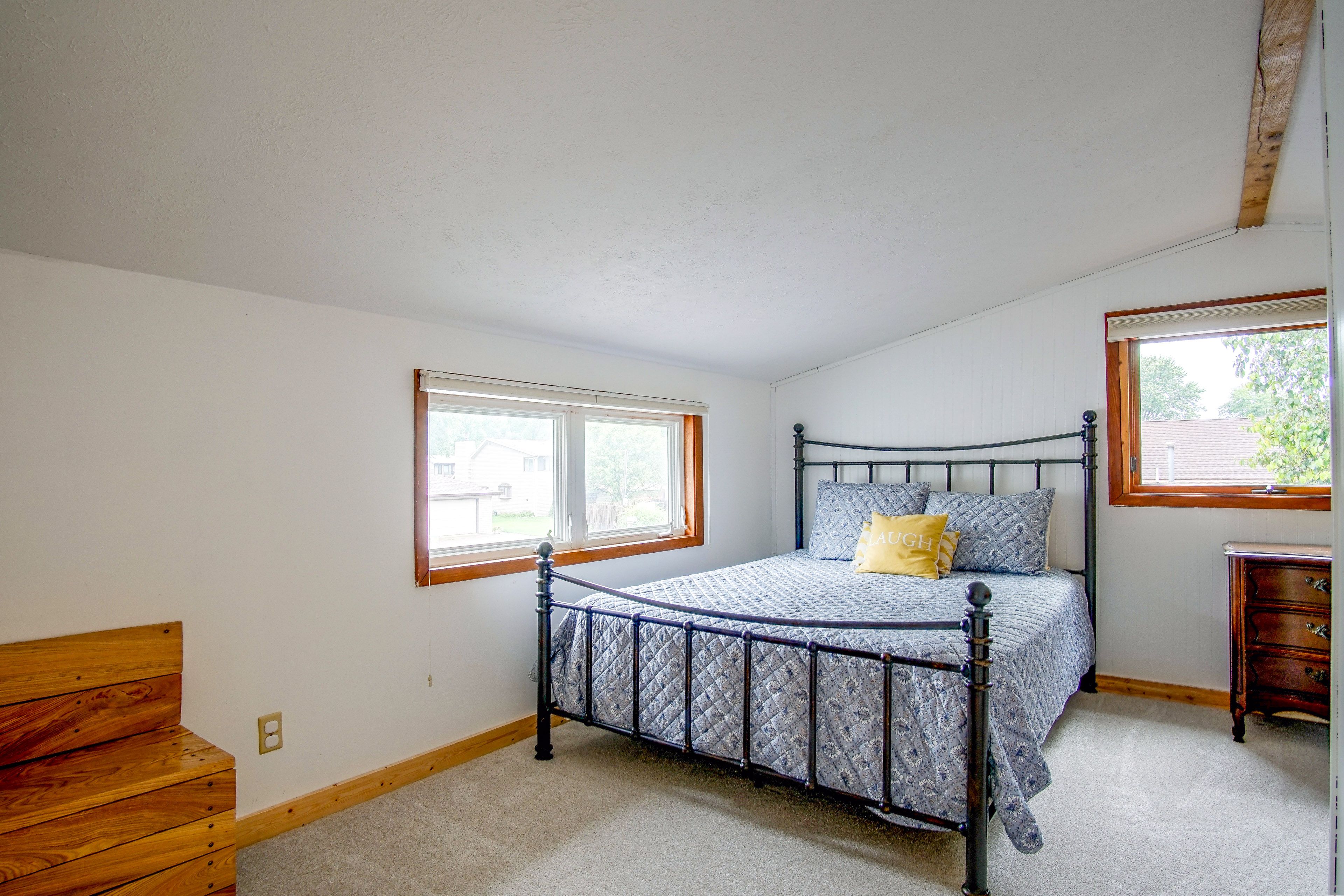 Bedroom 3 | Queen Bed