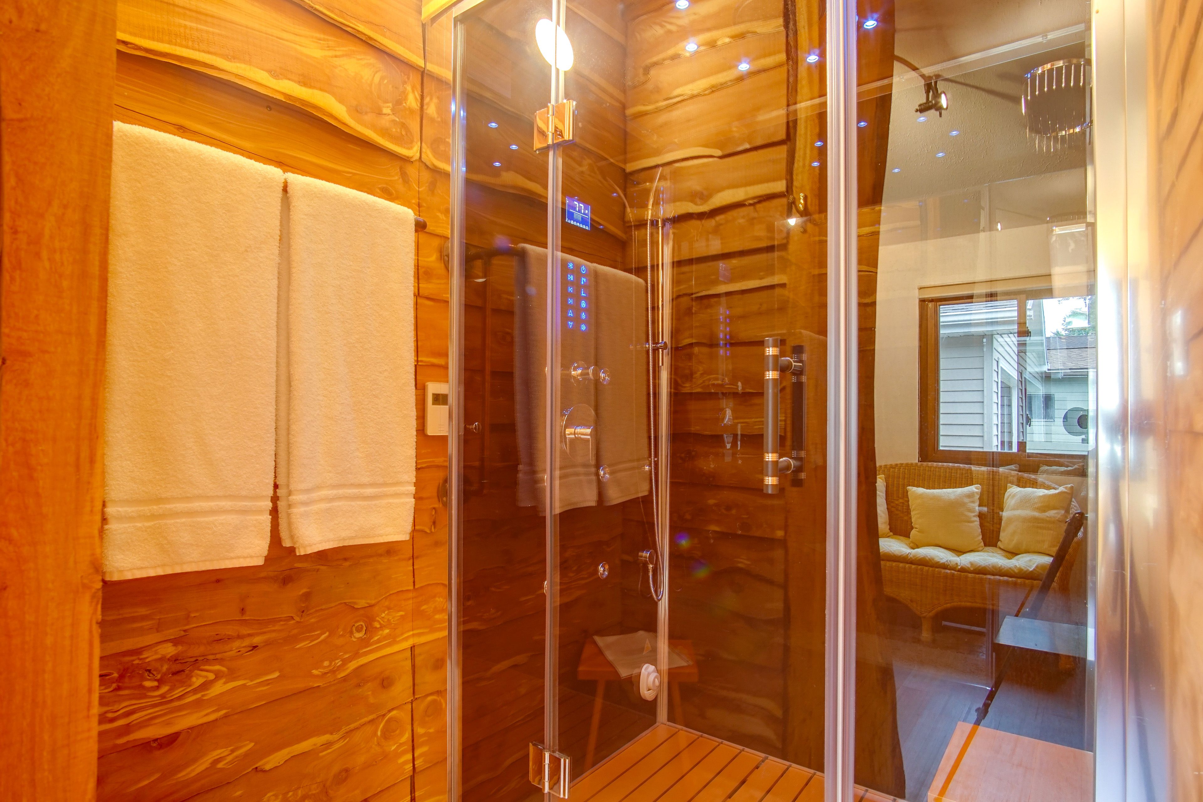 Bathroom | 1st Floor