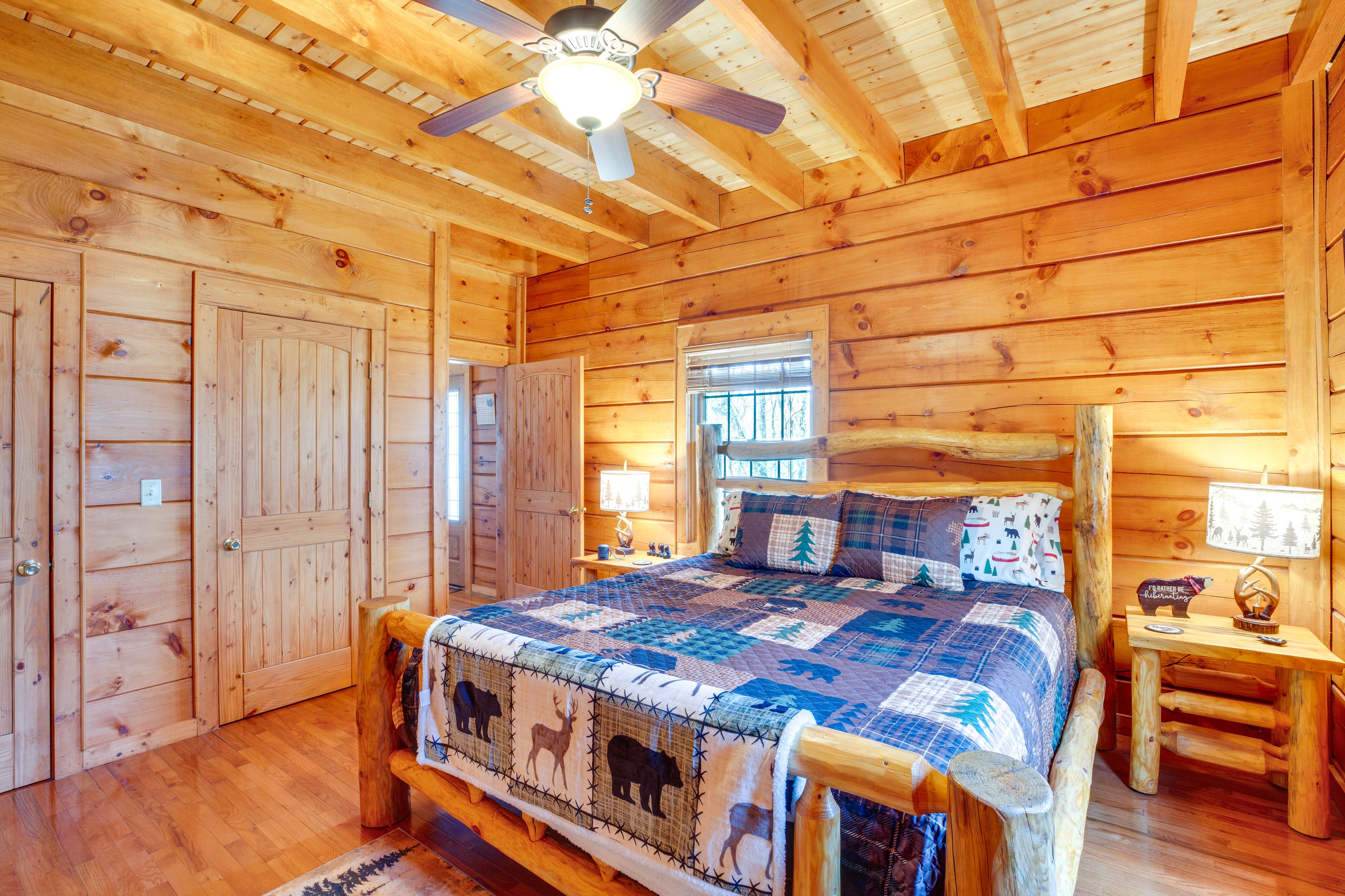 Bedroom 1 | King Bed | 1st Floor