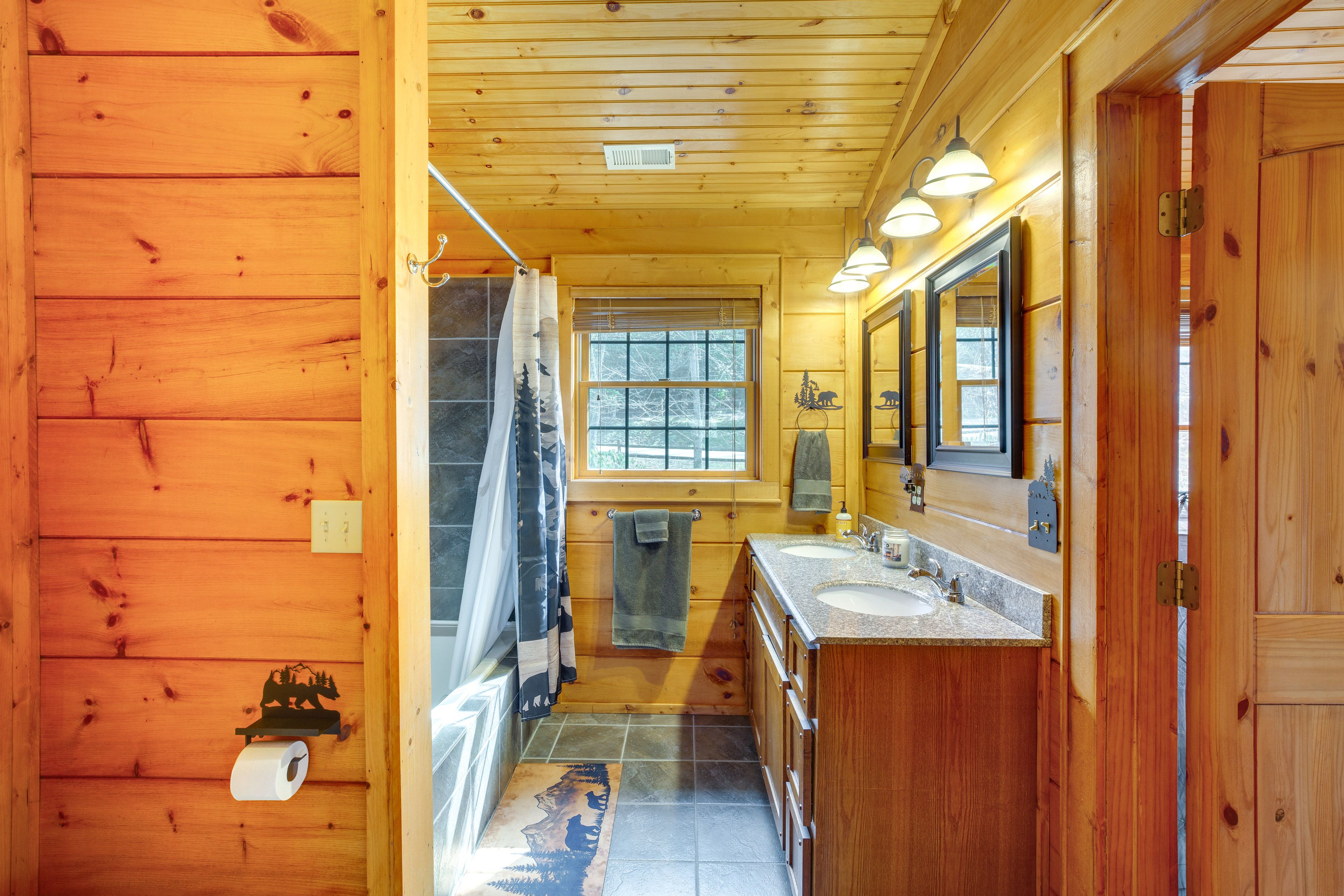 Full Bathroom | 2nd Floor