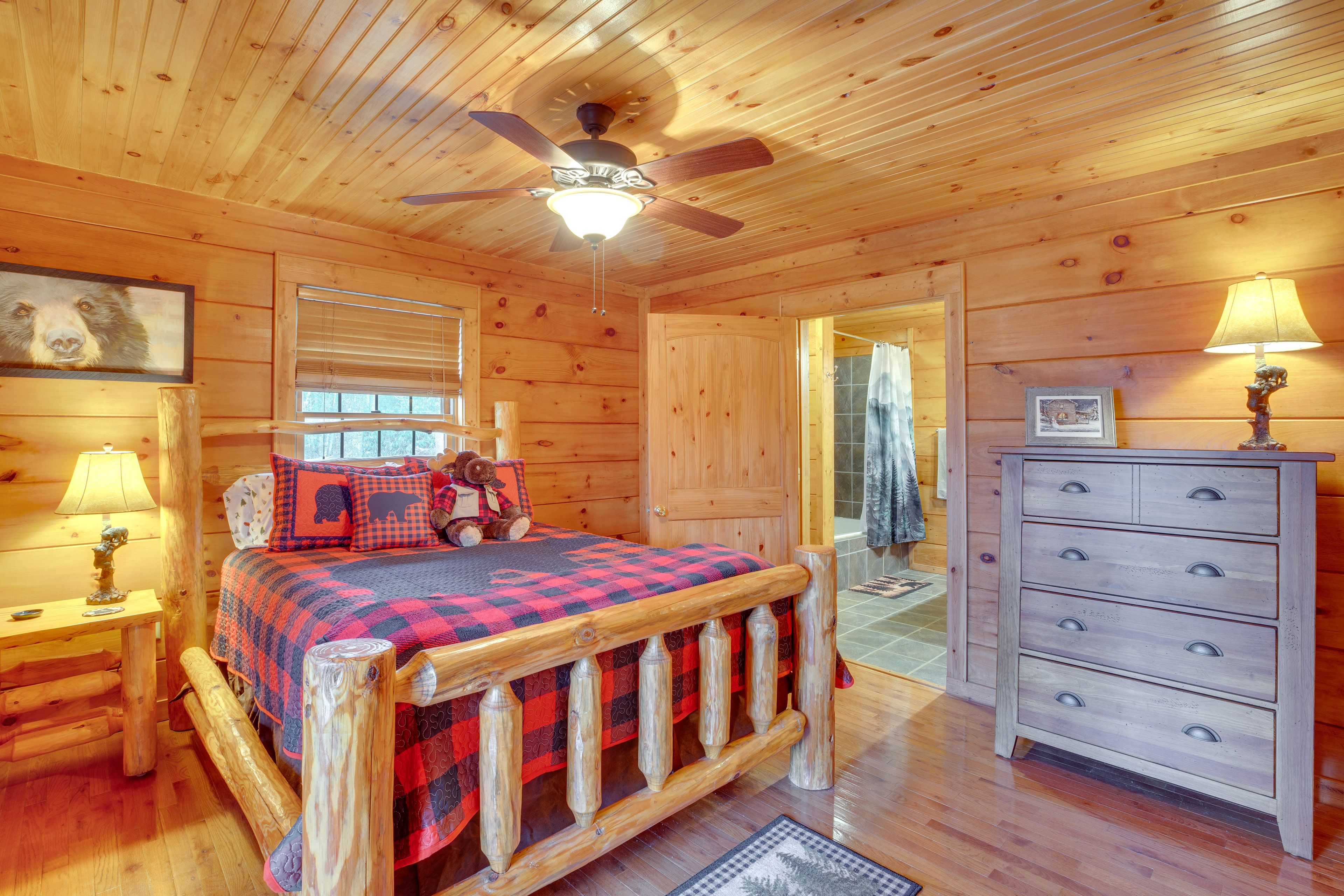 Bedroom 3 | Queen Bed | Basement Floor