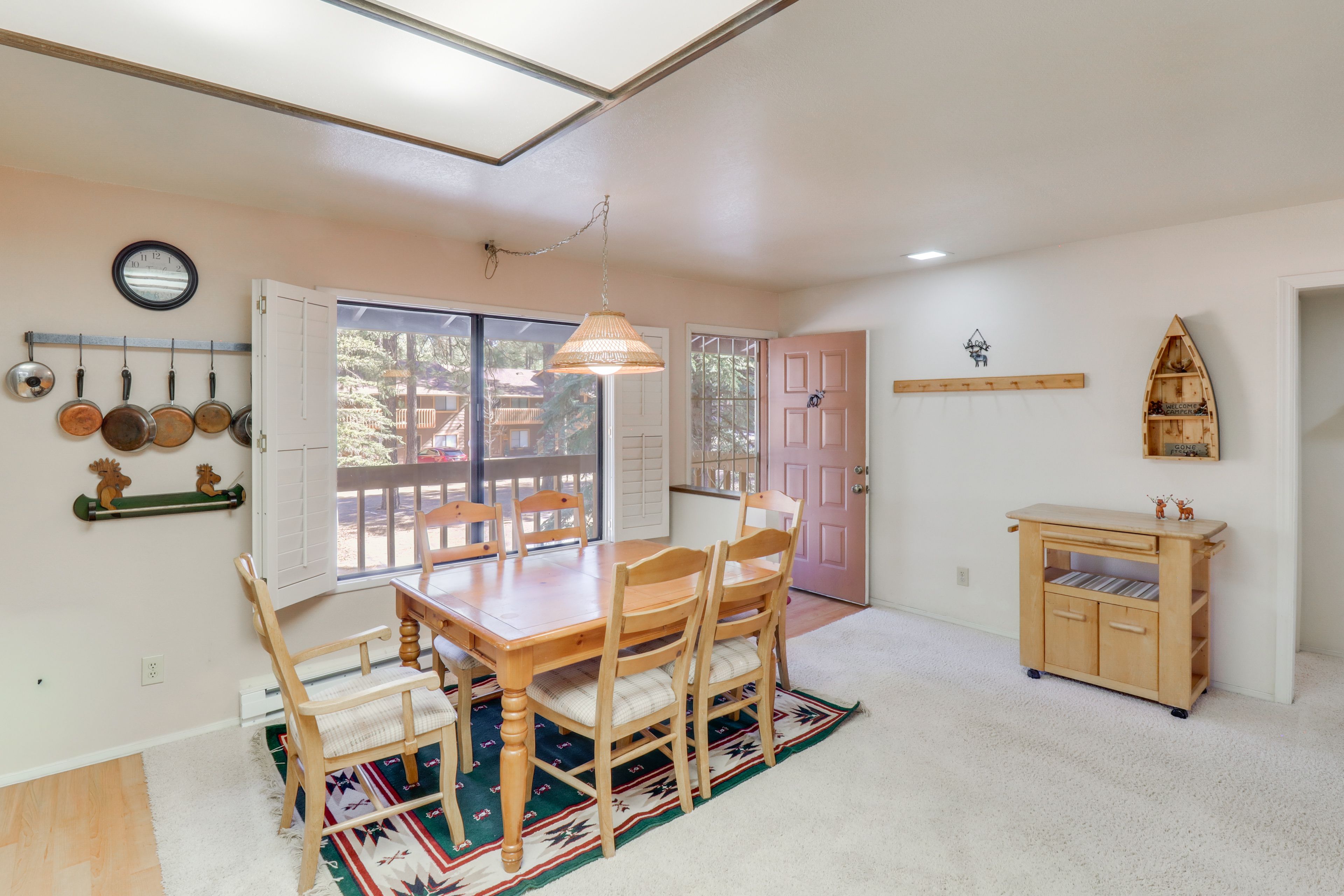 Dining Area | Dishware/Flatware Provided