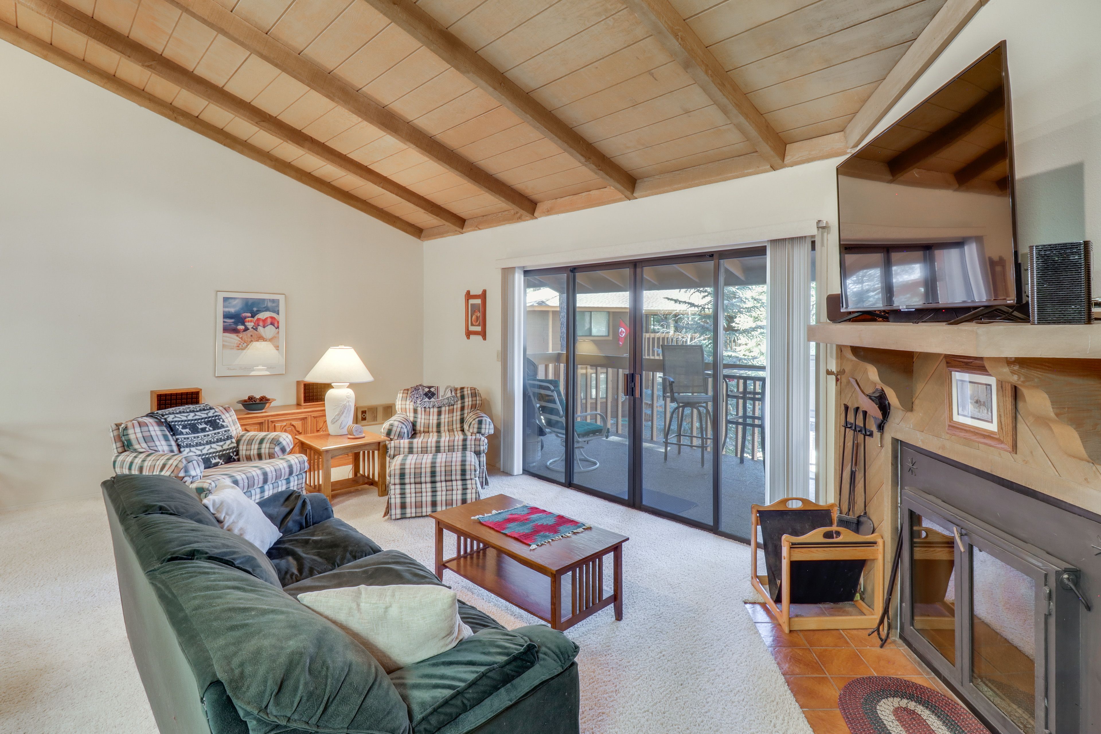 Living Room | Smart TV