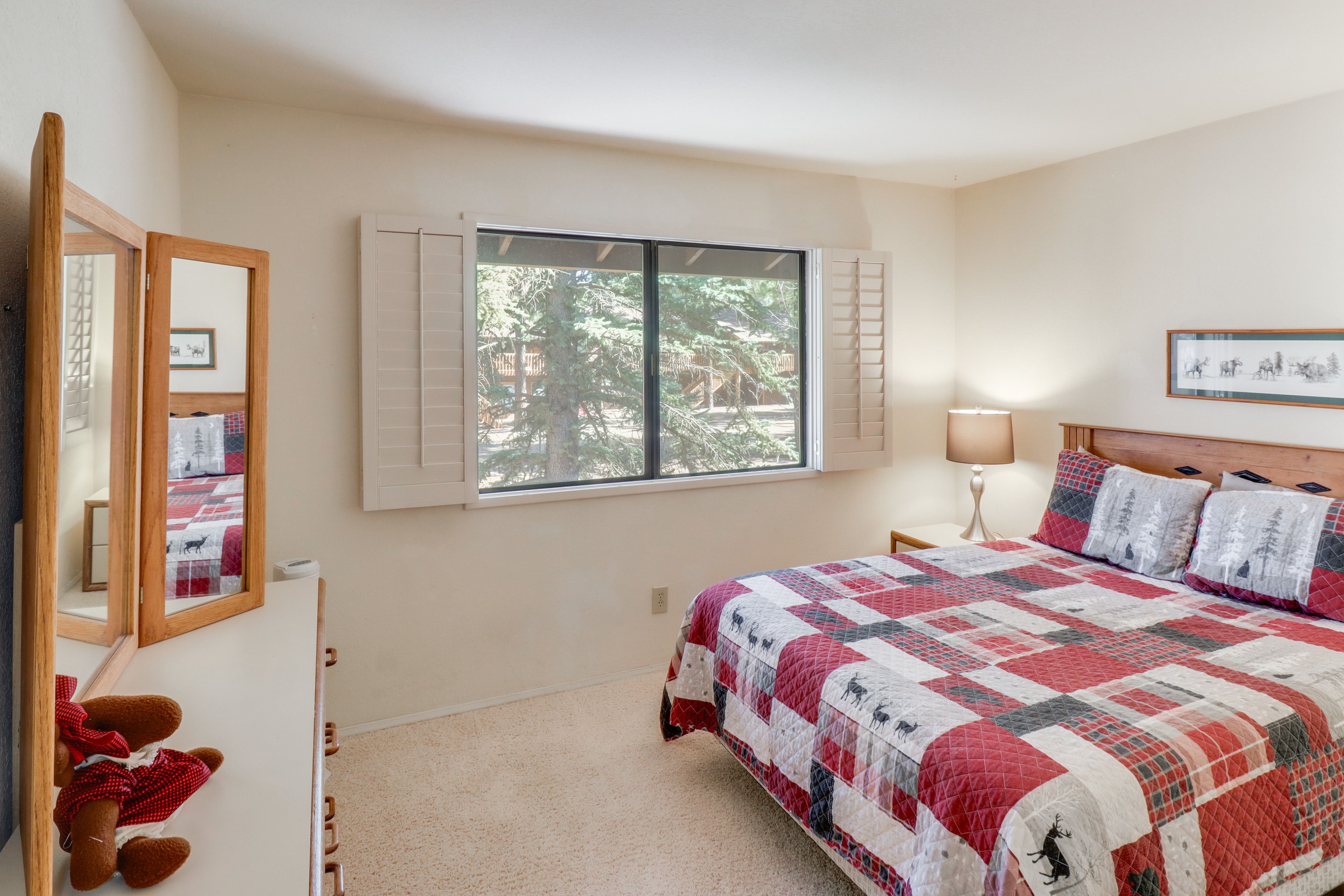 Bedroom 2 | Queen Bed