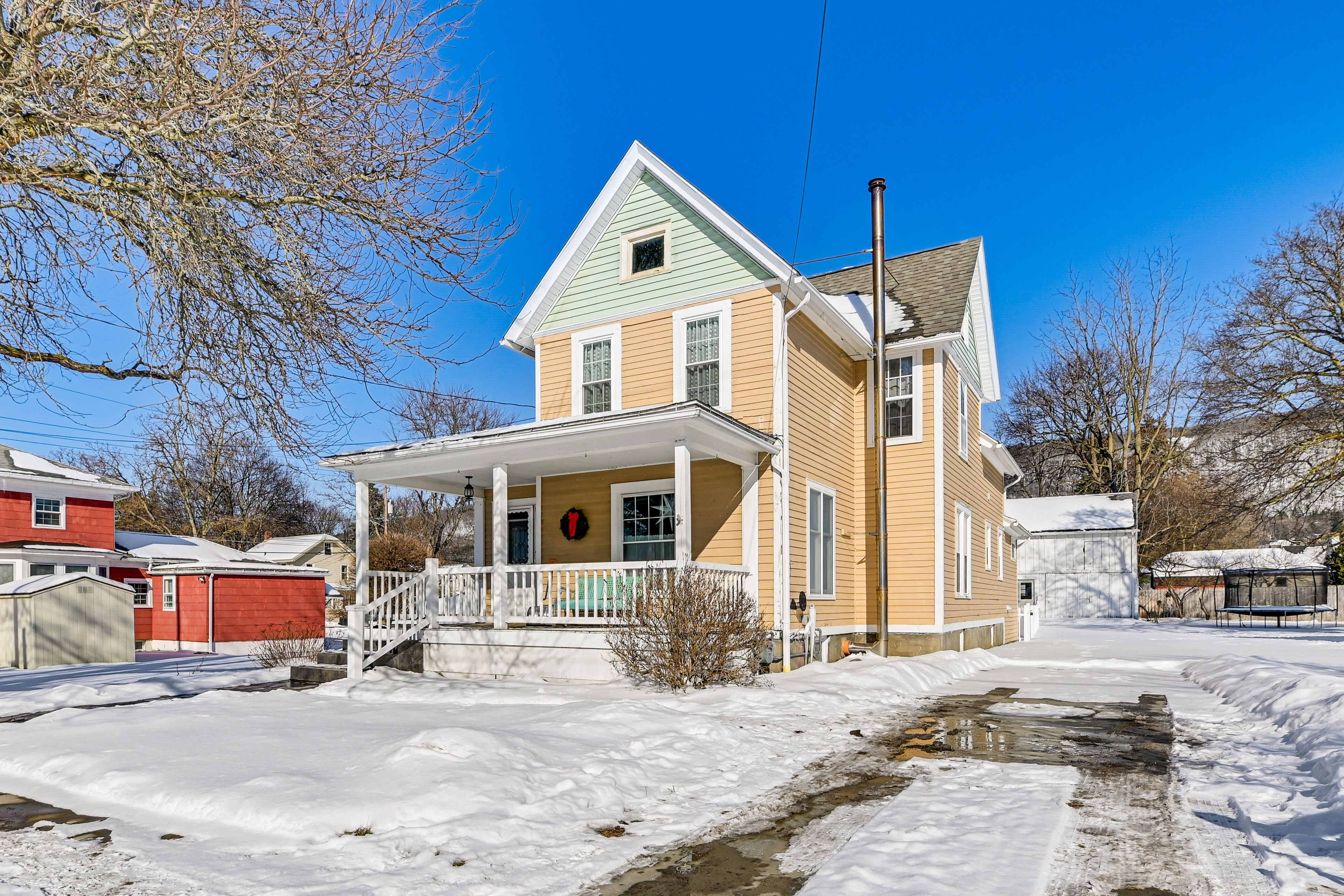 Parking | Driveway (5 Vehicles)