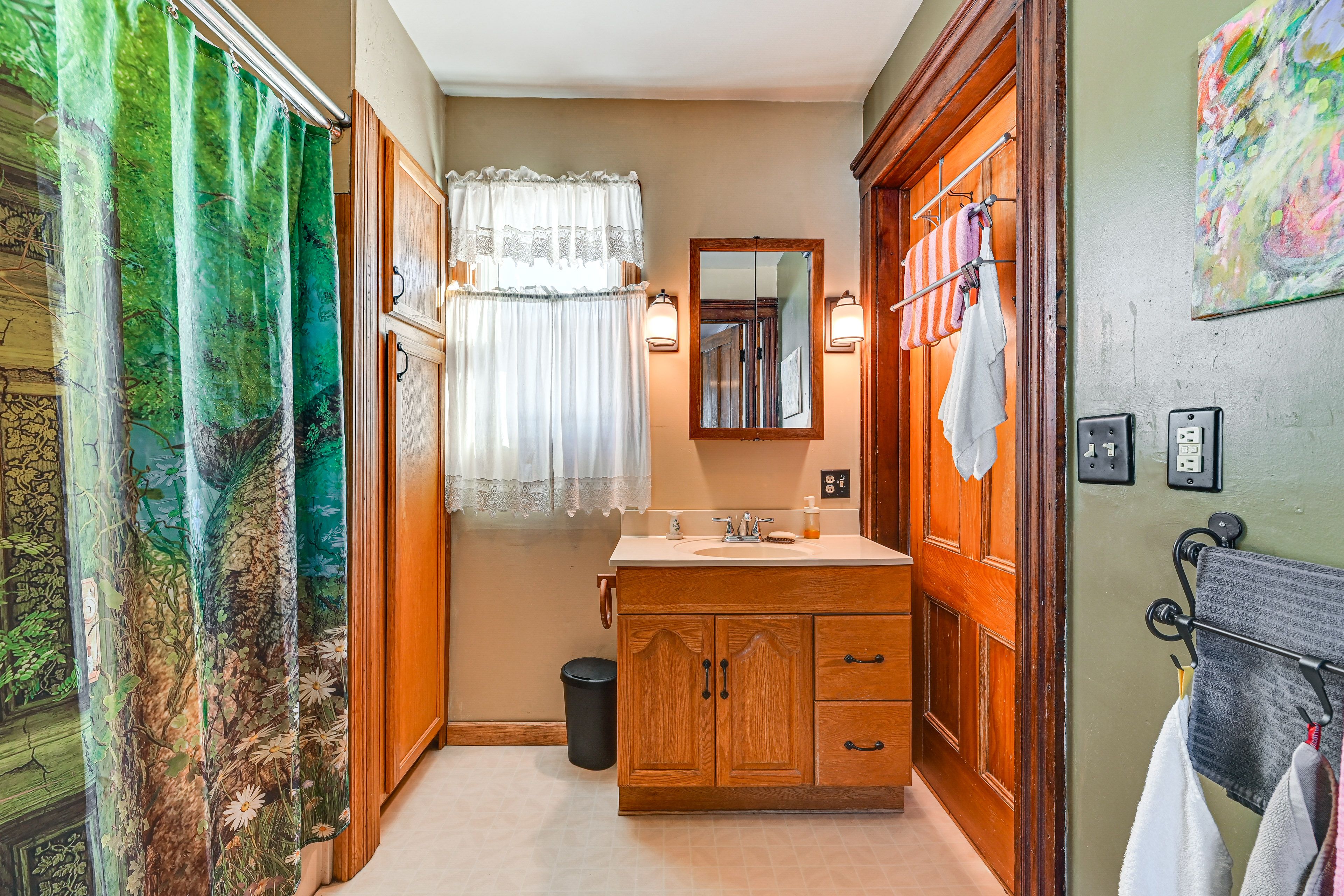 Full Bathroom | 1st Floor