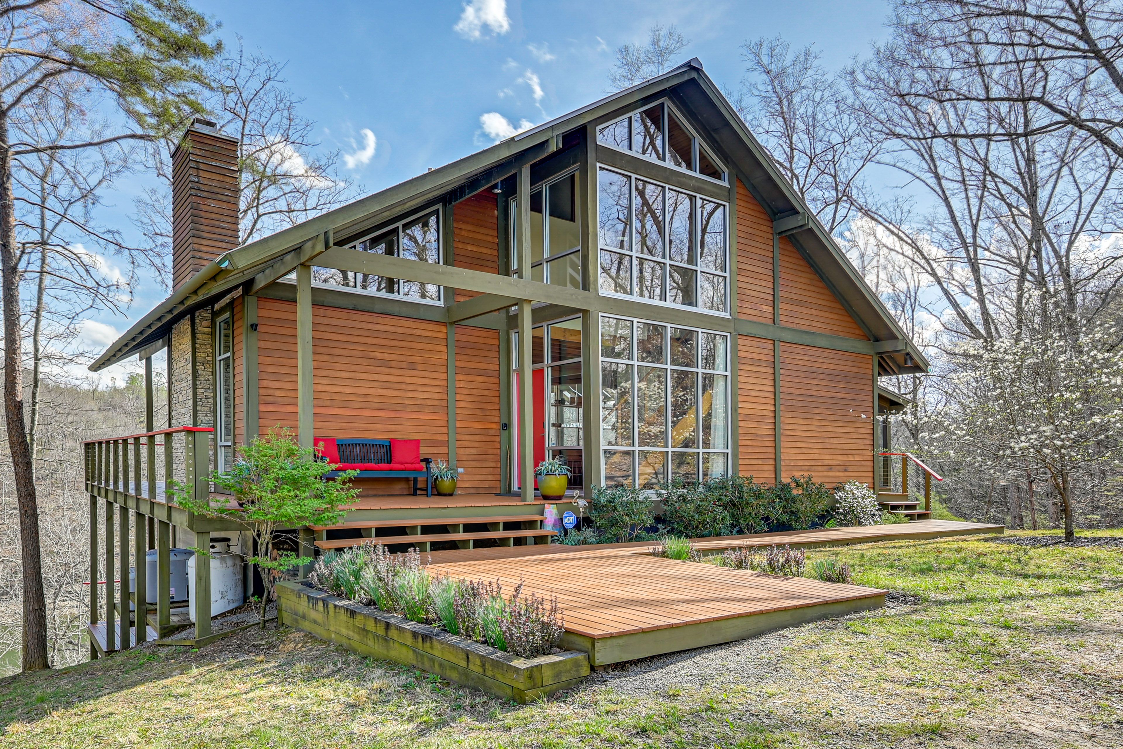 Jamestown Vacation Rental | 3BR | 2.5BA | 2,300 Sq Ft