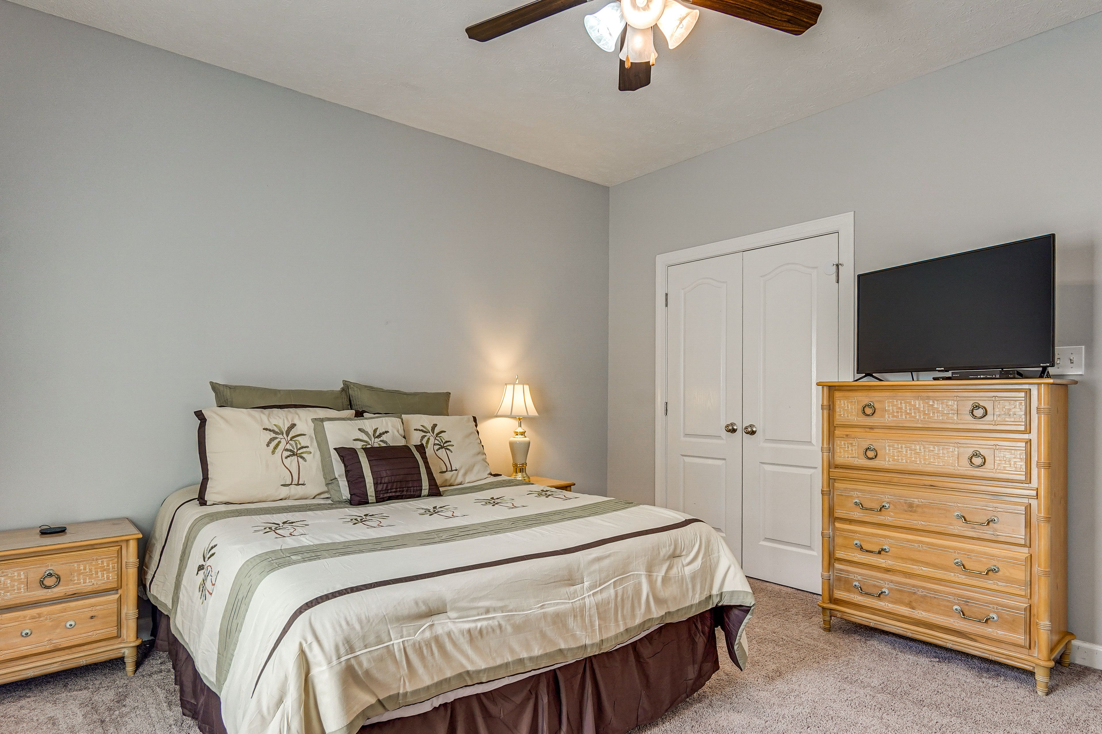 Bedroom 2 | Queen Bed | 1st Floor