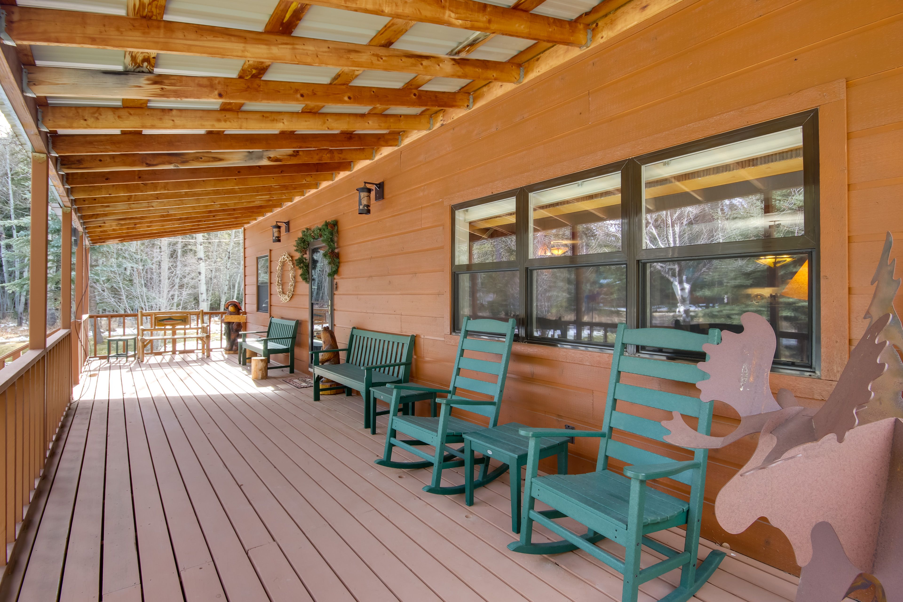 Covered Porch w/ Seating