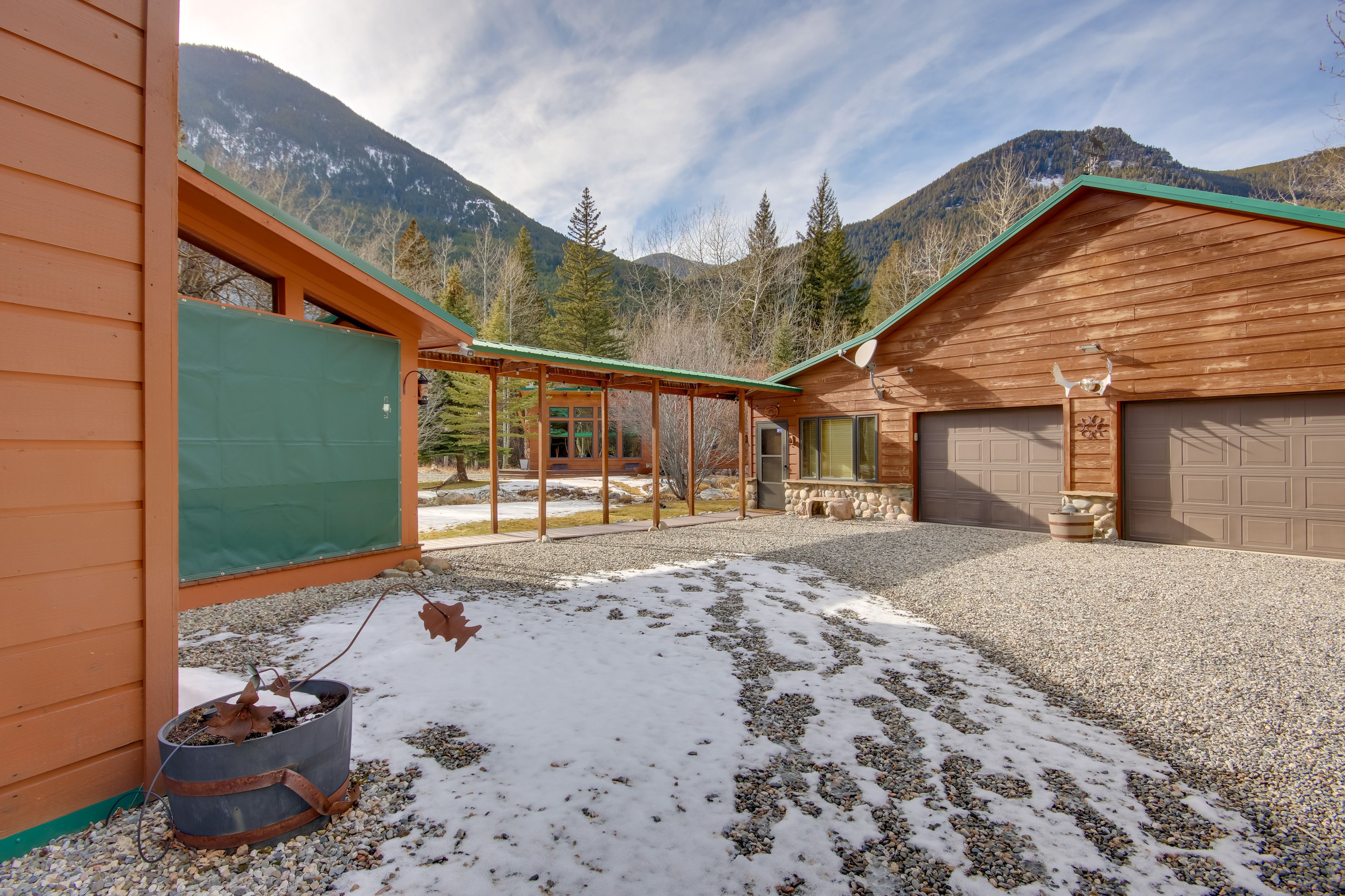 Parking | Driveway (3 Vehicles) | Mountain Views