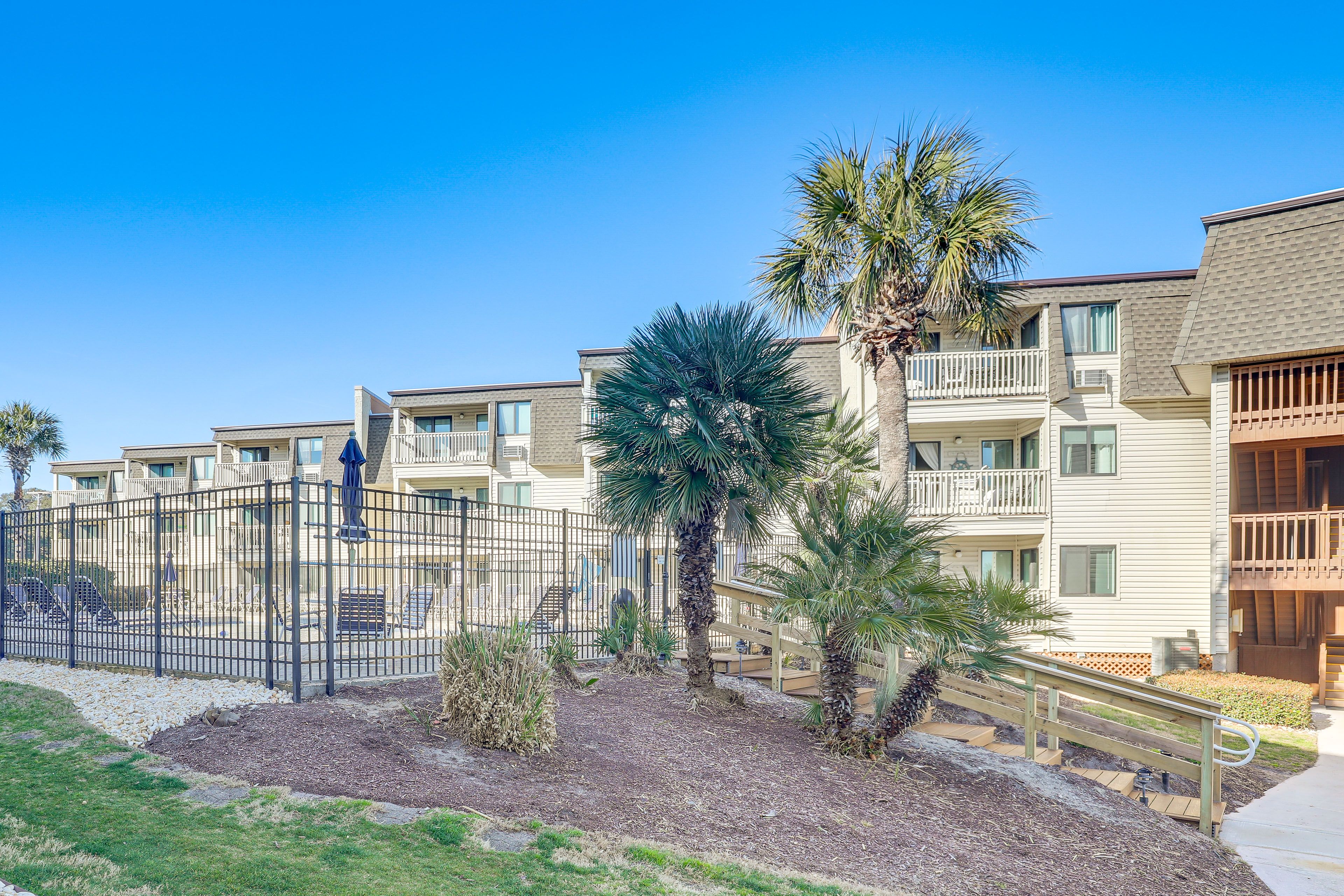 Parking | Community Lot (First-Come, First-Served)