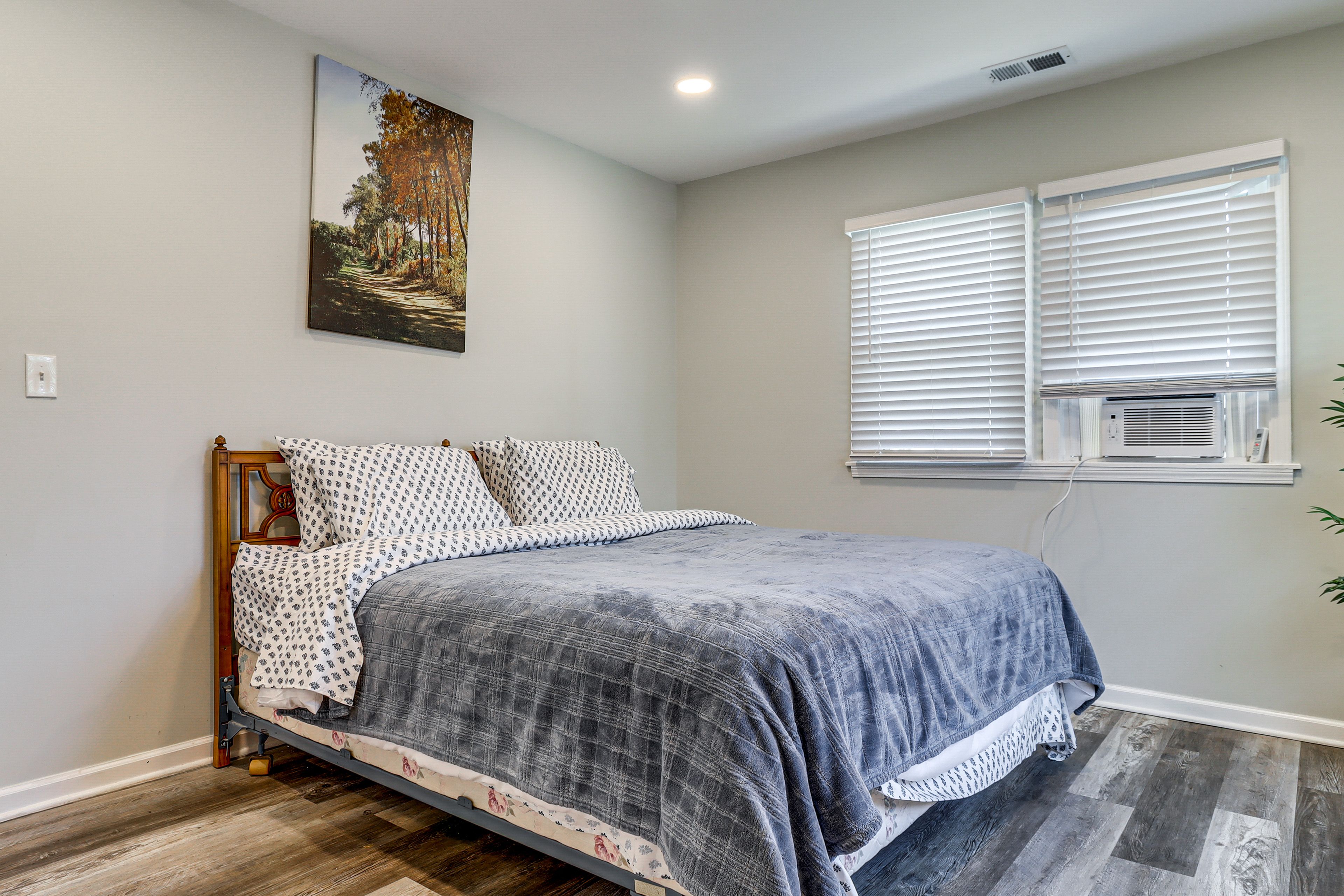 Bedroom 1 | Queen Bed
