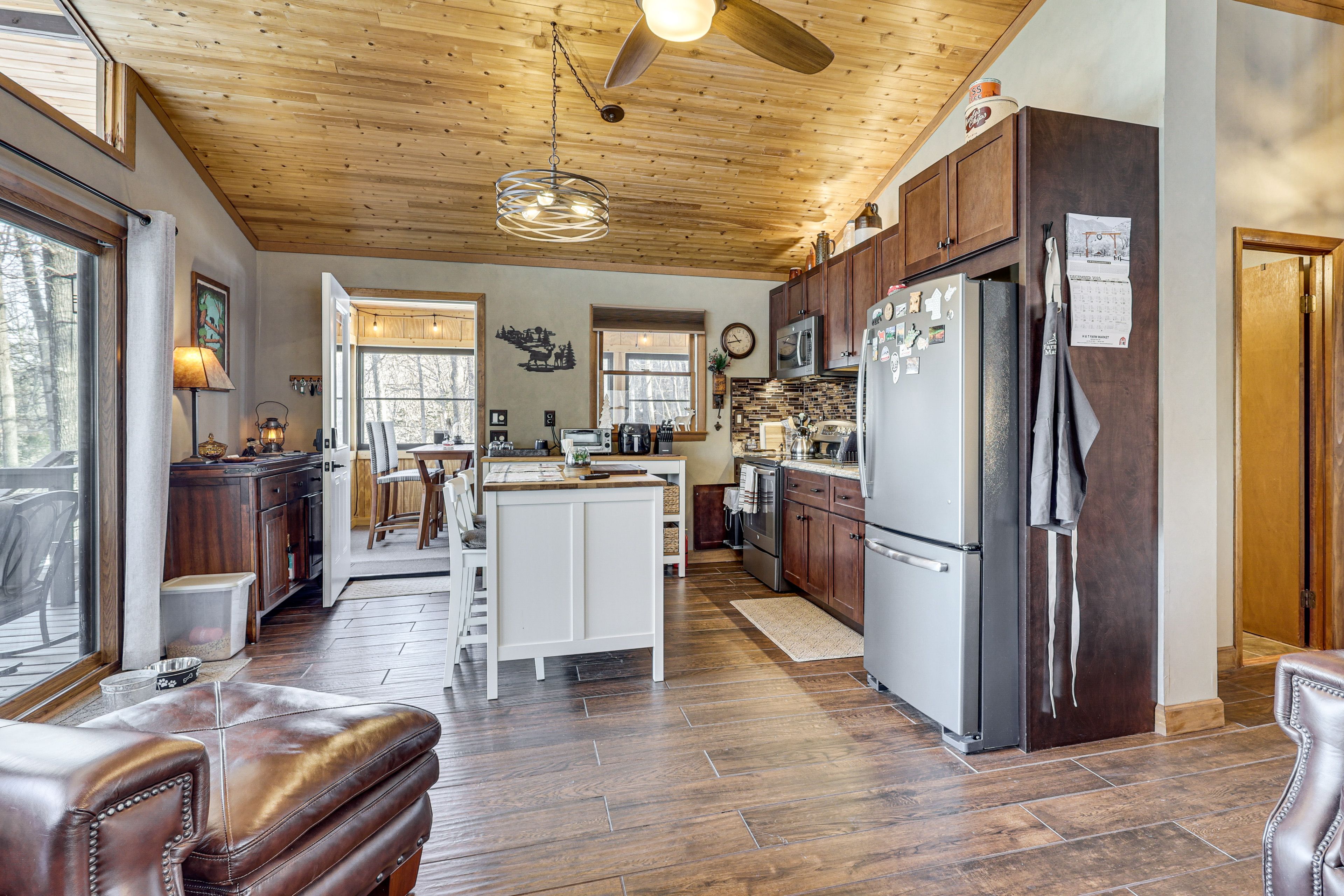 Kitchen | Dining Bar