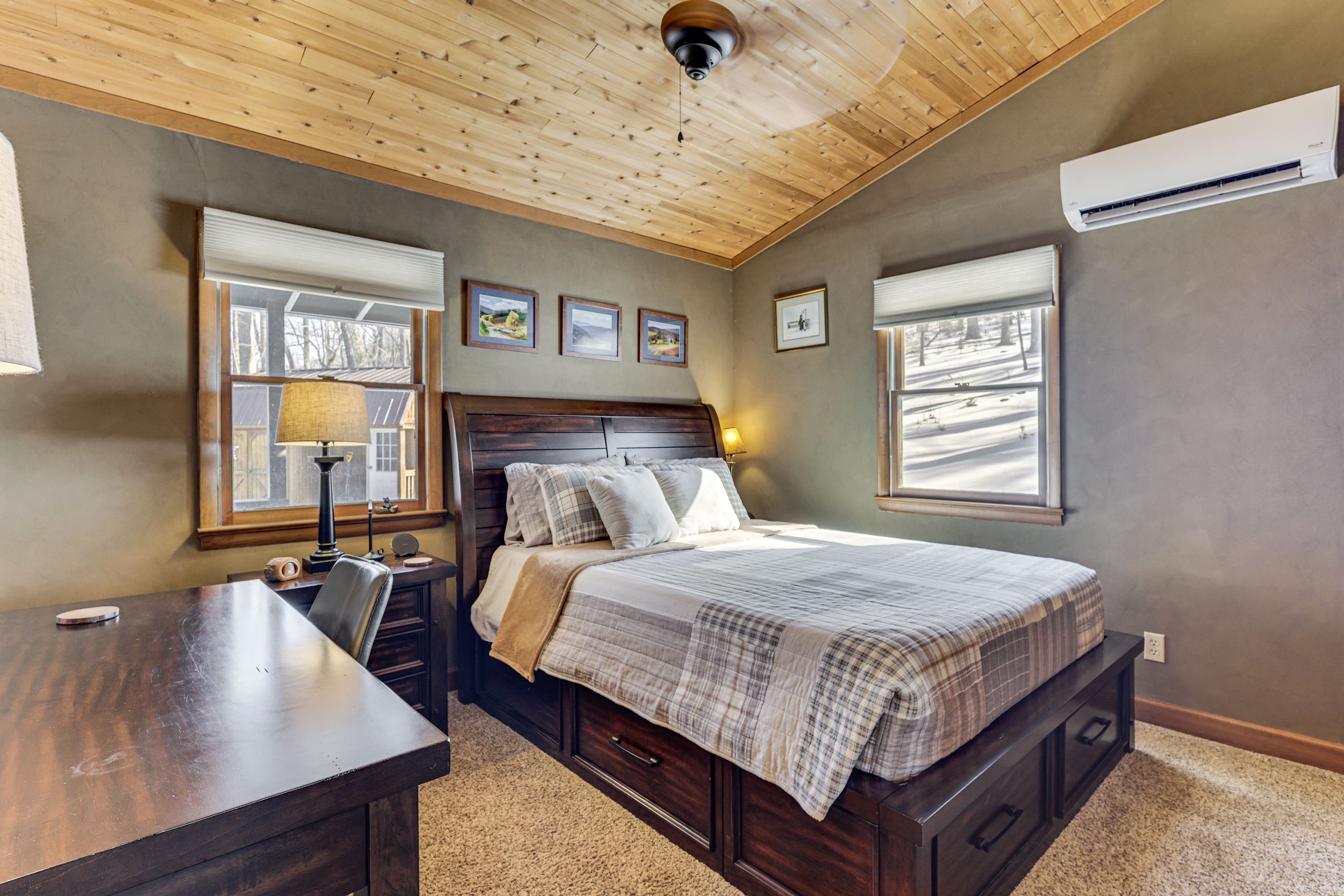 Bedroom 2 | Queen Bed