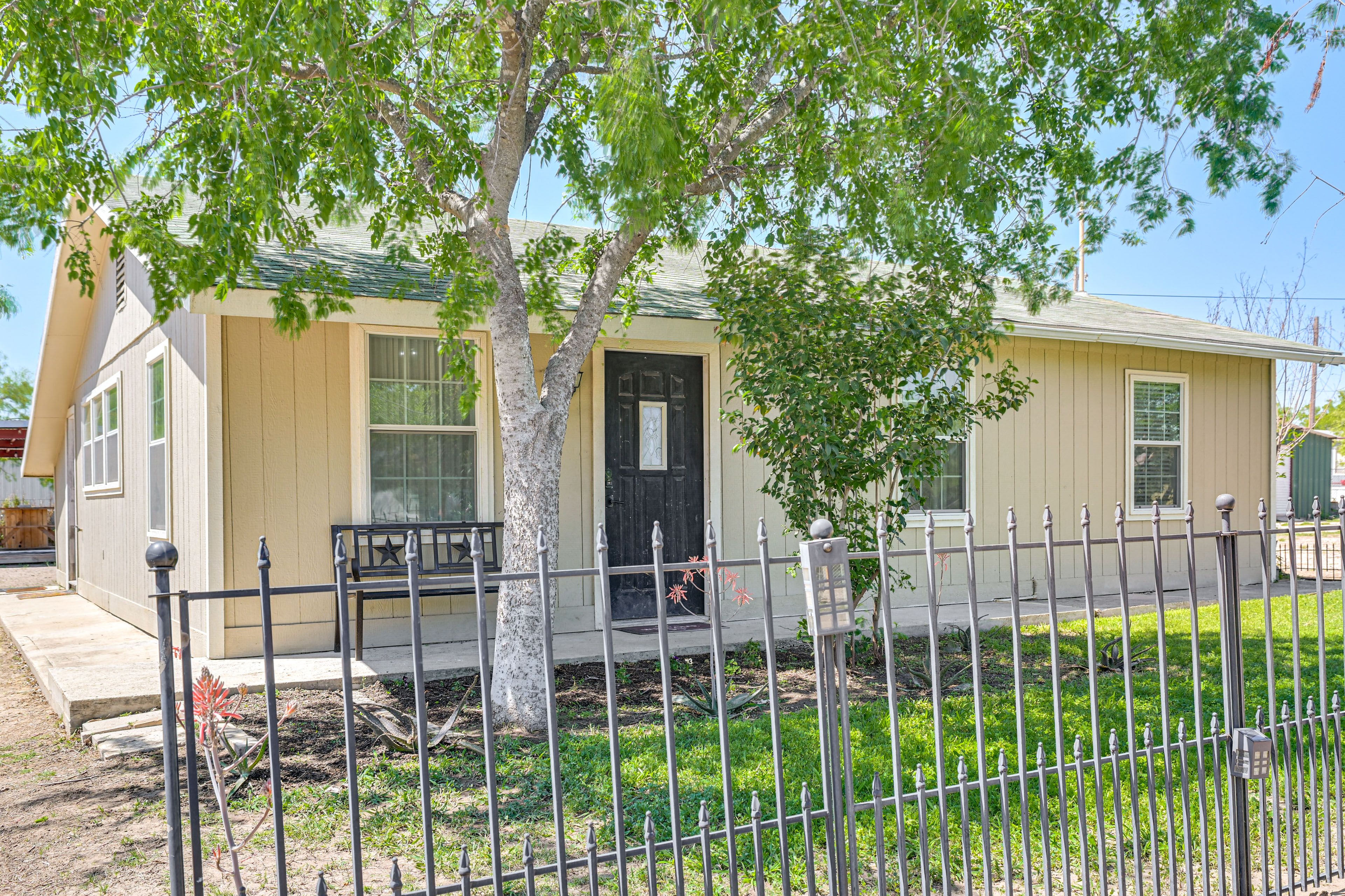 Driveway Parking | 2 Vehicles