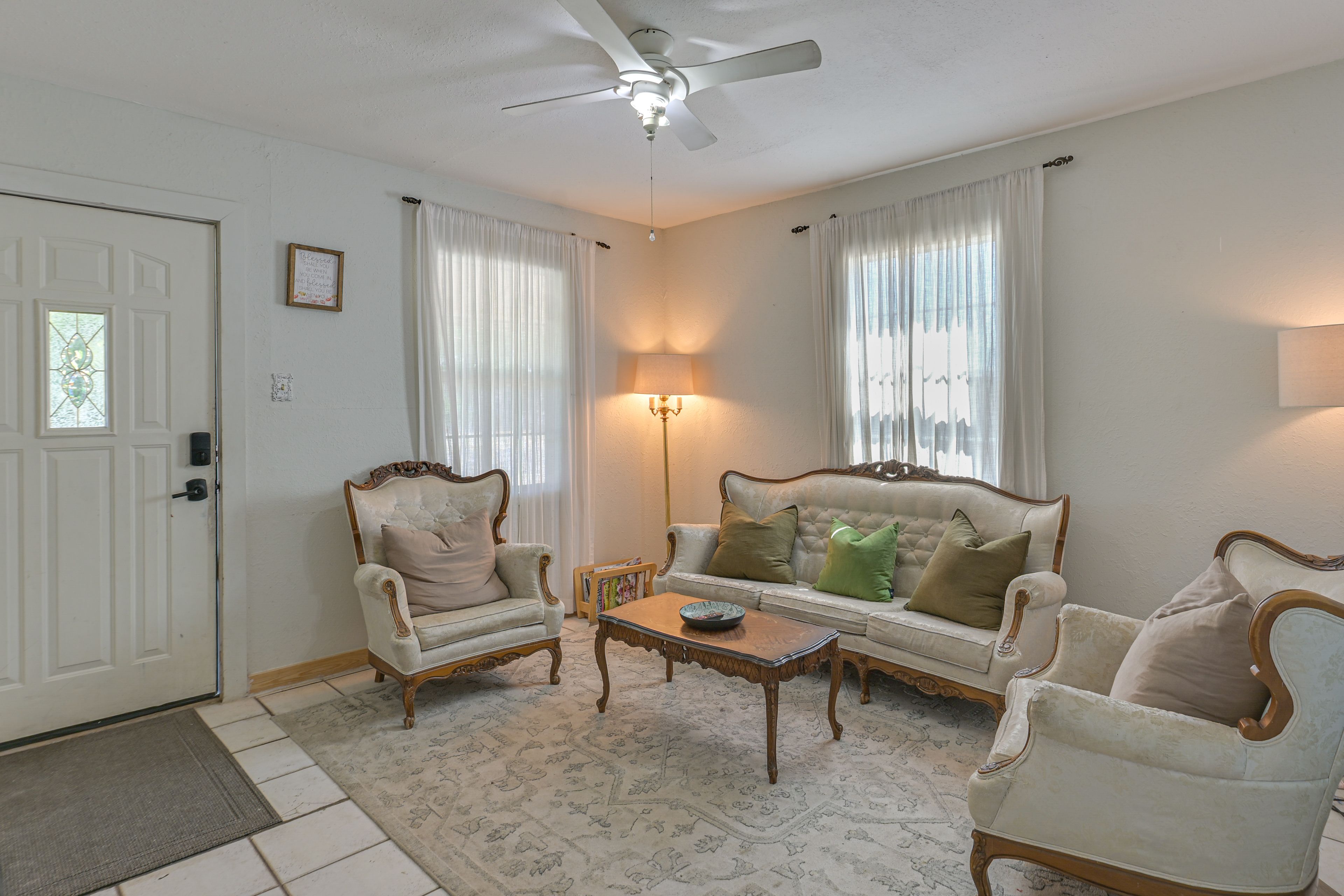 Crystal City Vacation Rental | 3BR | 2BA | 1,250 Sq Ft