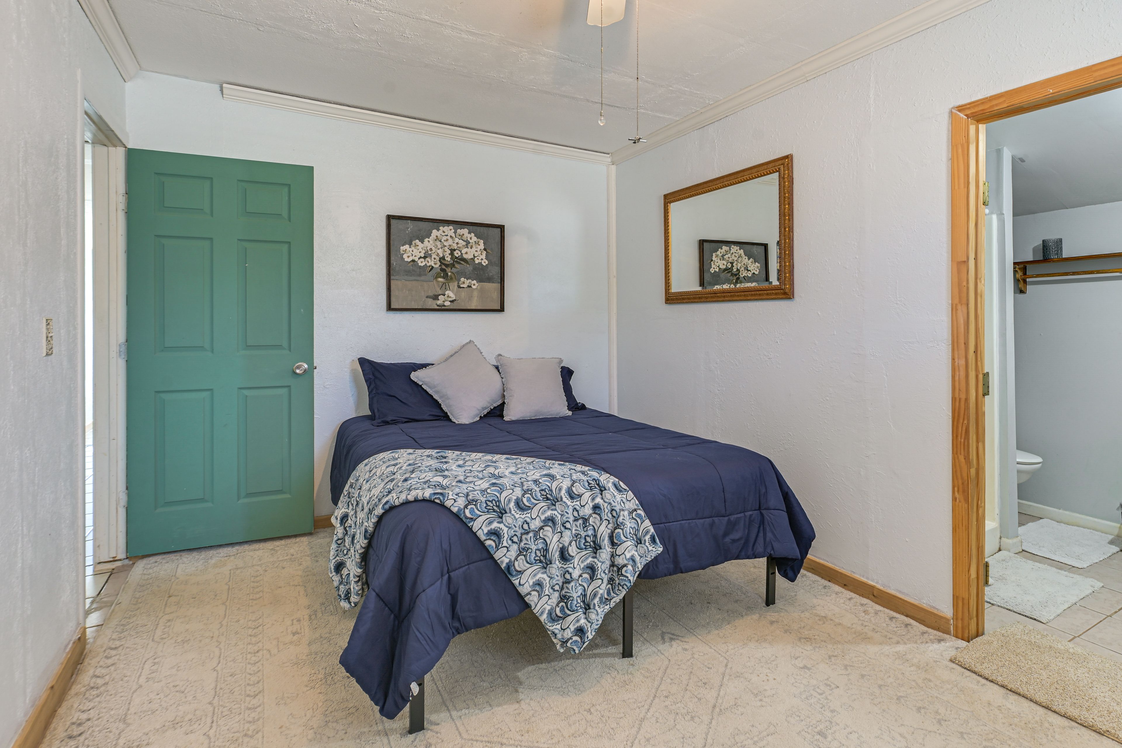 Bedroom 1 | Queen Bed