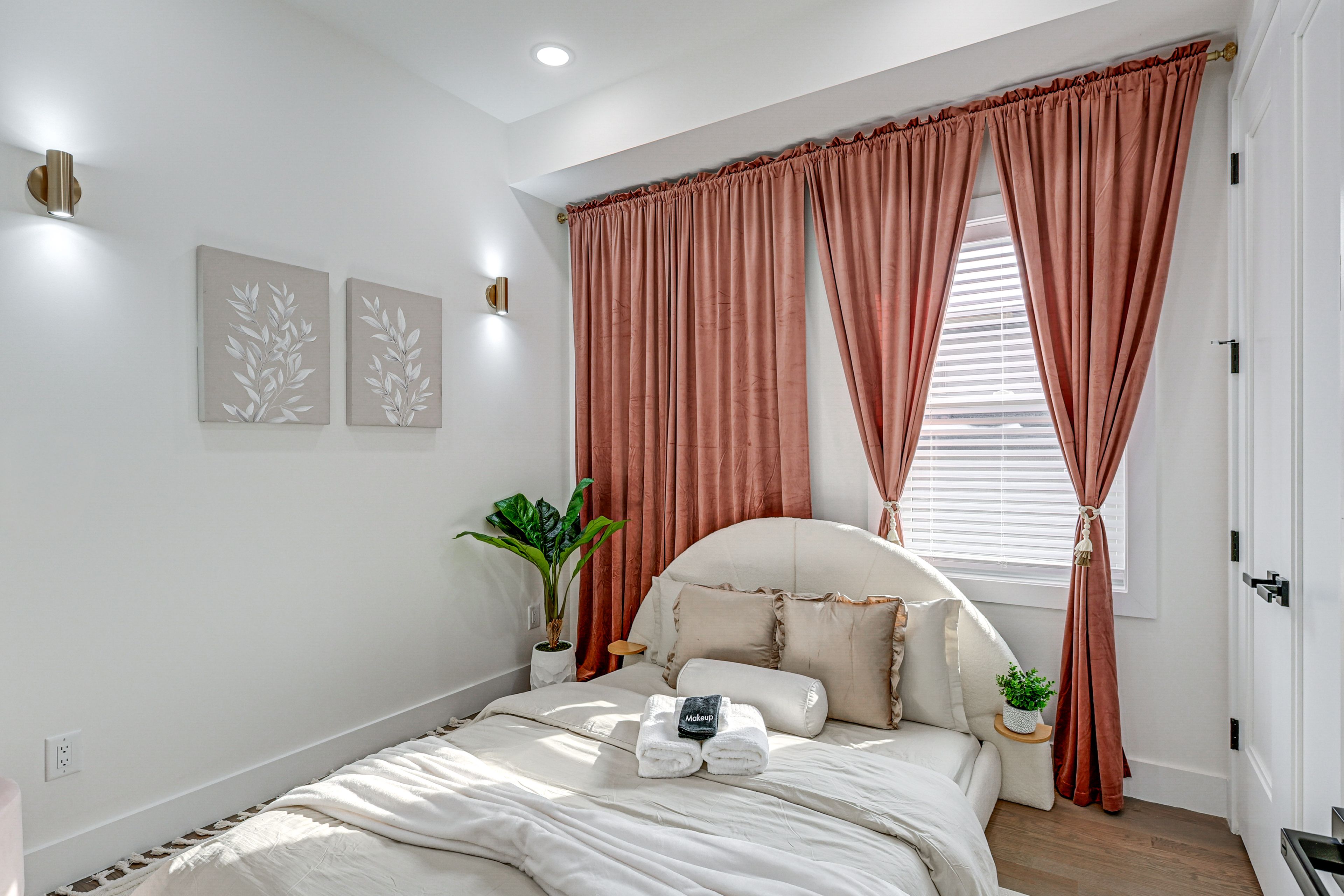 Bedroom 2 | Queen Bed