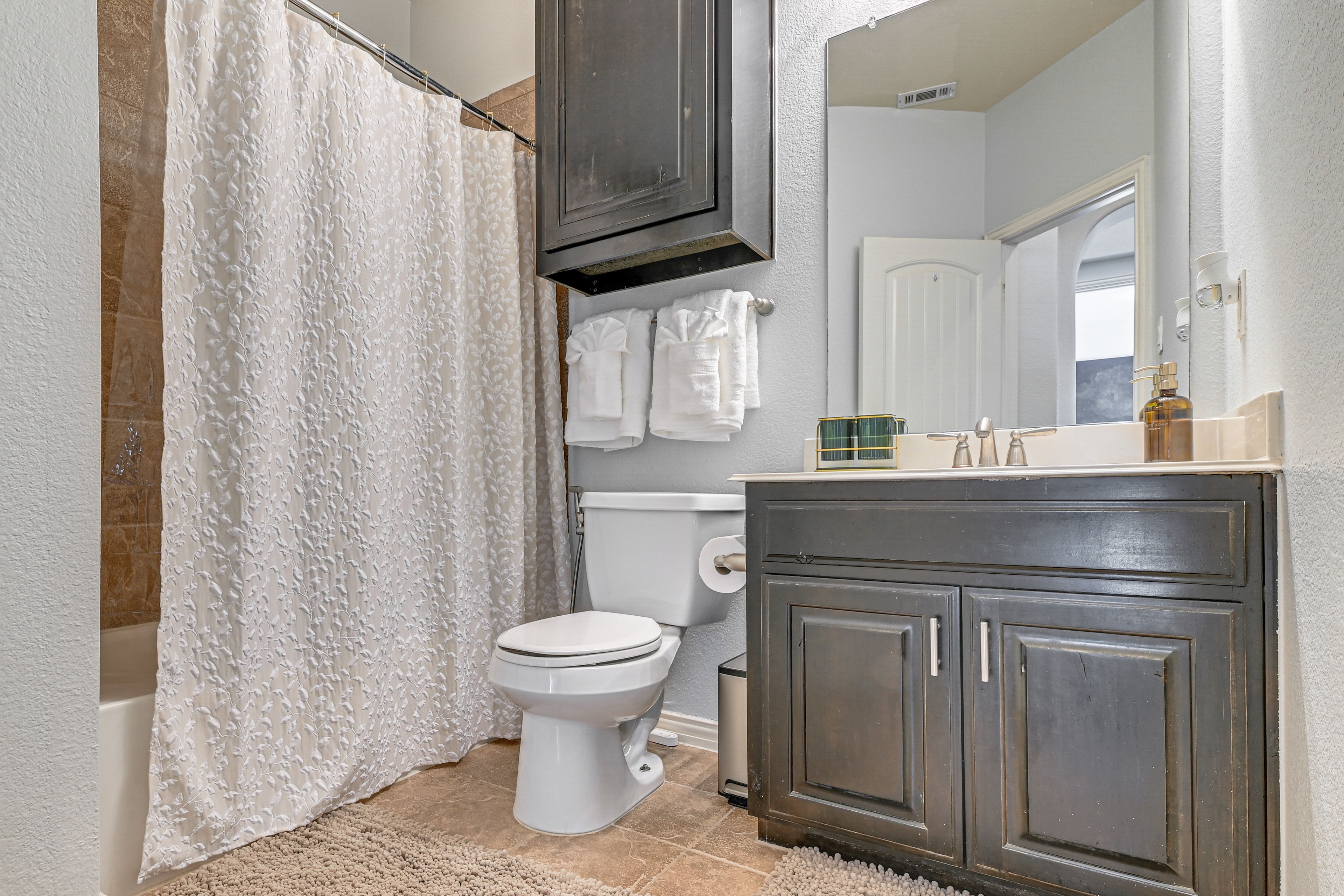 Full Bathroom | 1st Floor