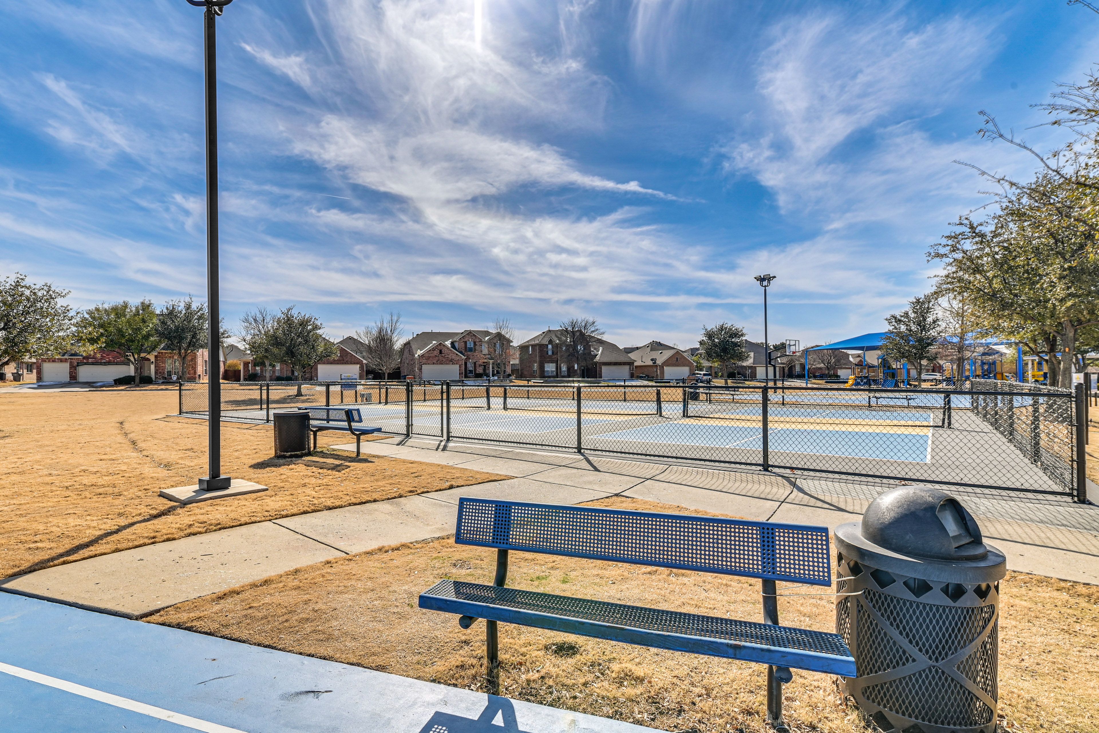 < 1 Mi to Dawn Mist Park