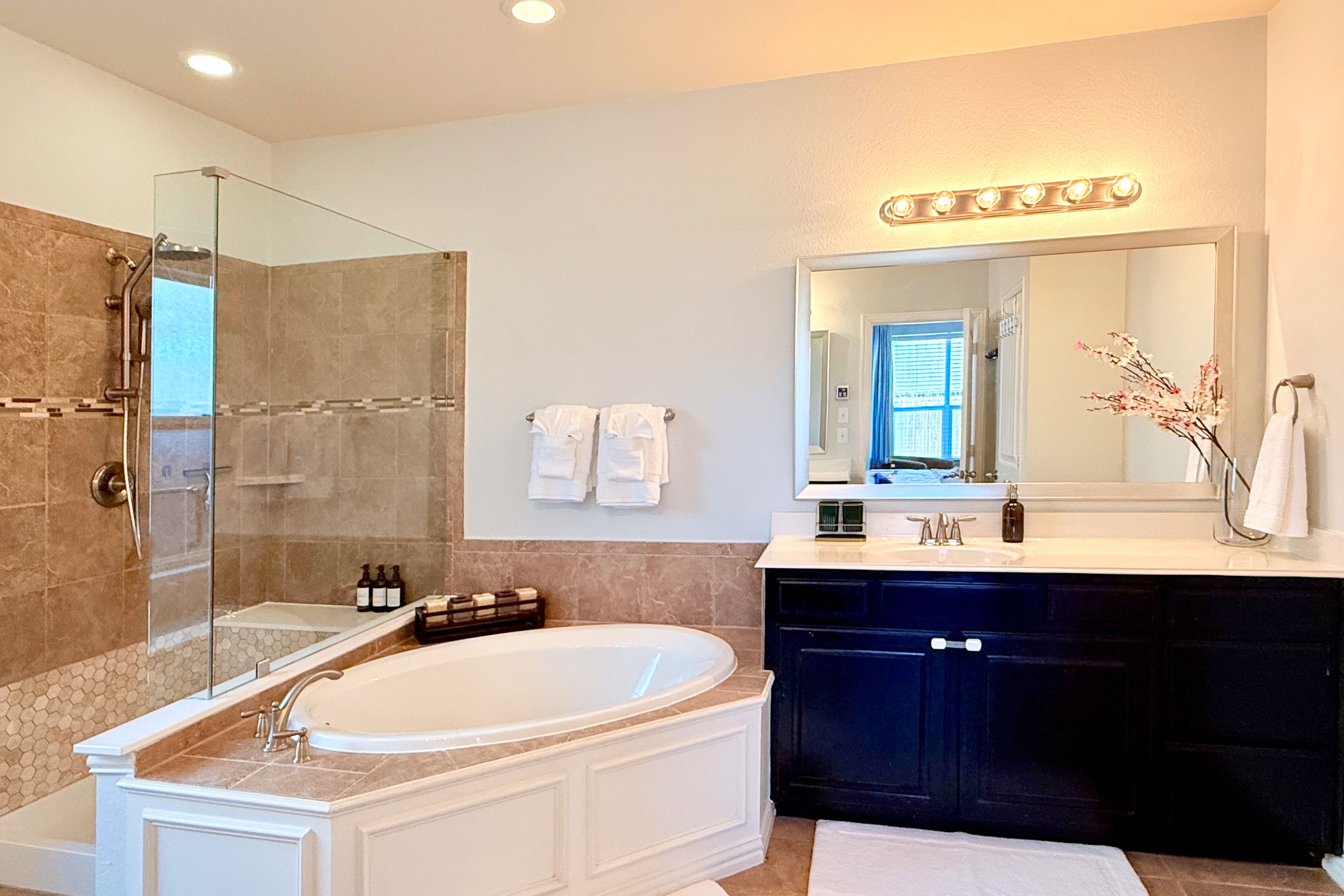 En-Suite Bathroom | 1st Floor