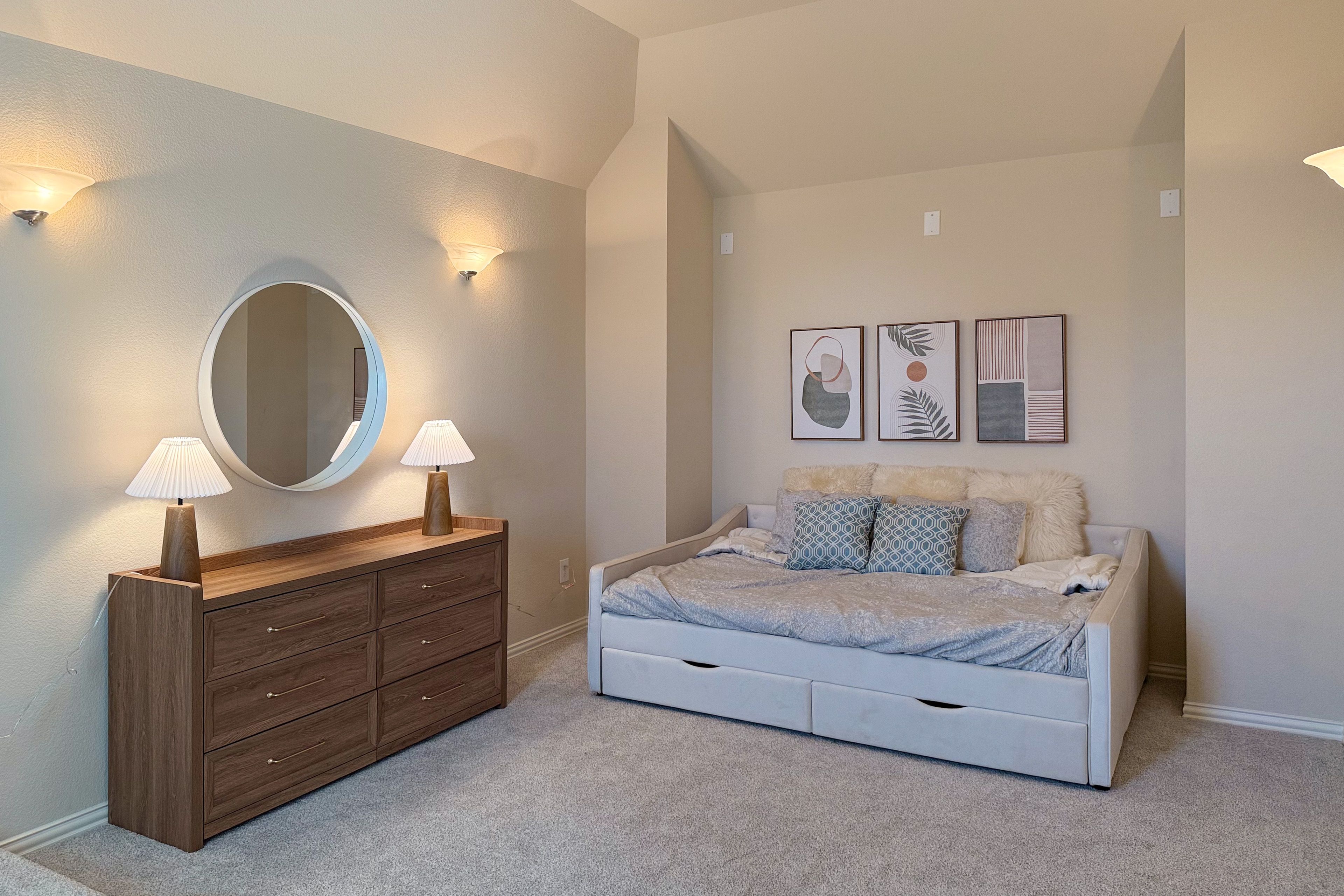 Bedroom 5 | Full Daybed | 2nd Floor