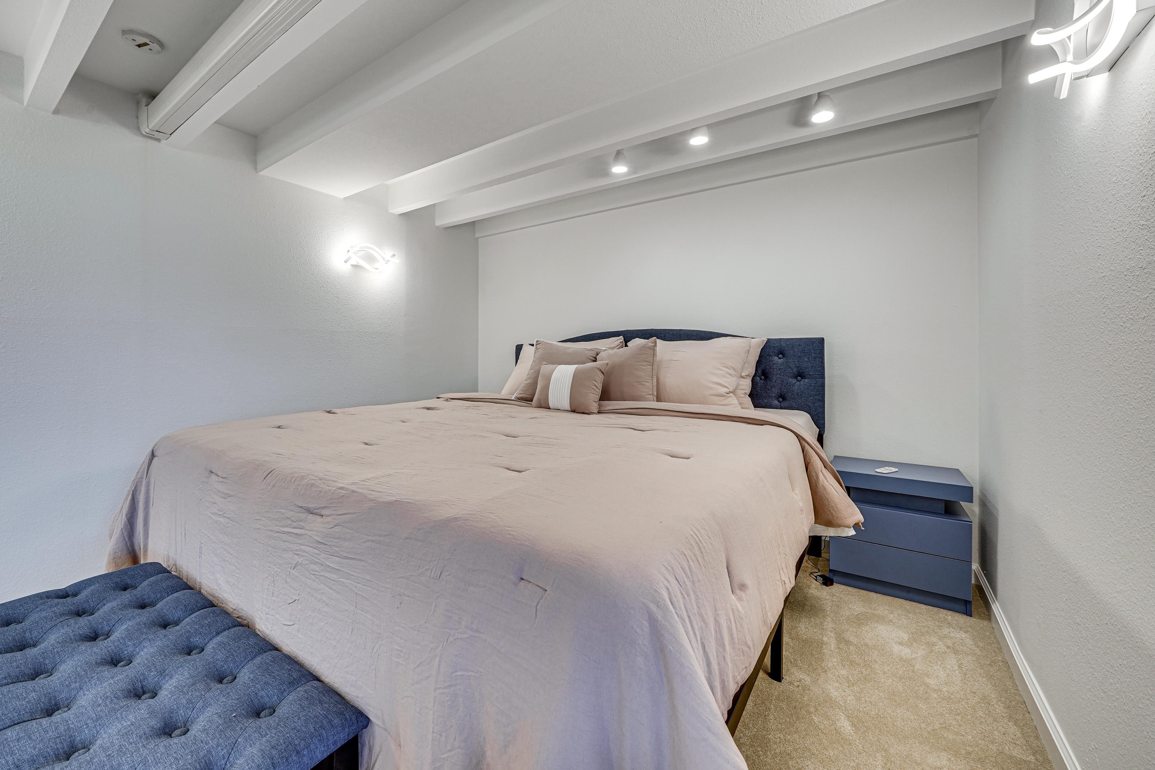 Bedroom 3 | Queen Bed