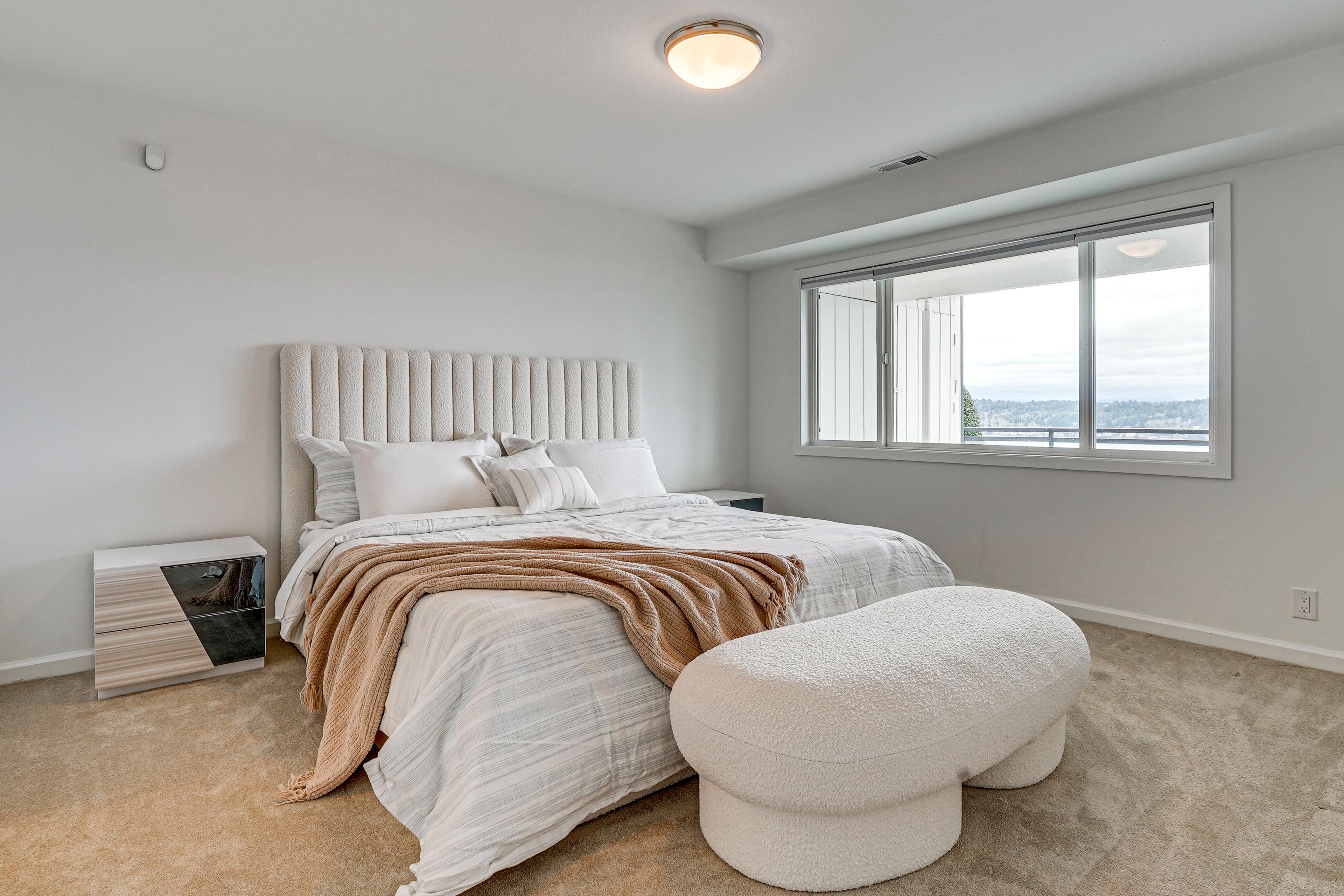 Bedroom 1 | King Bed