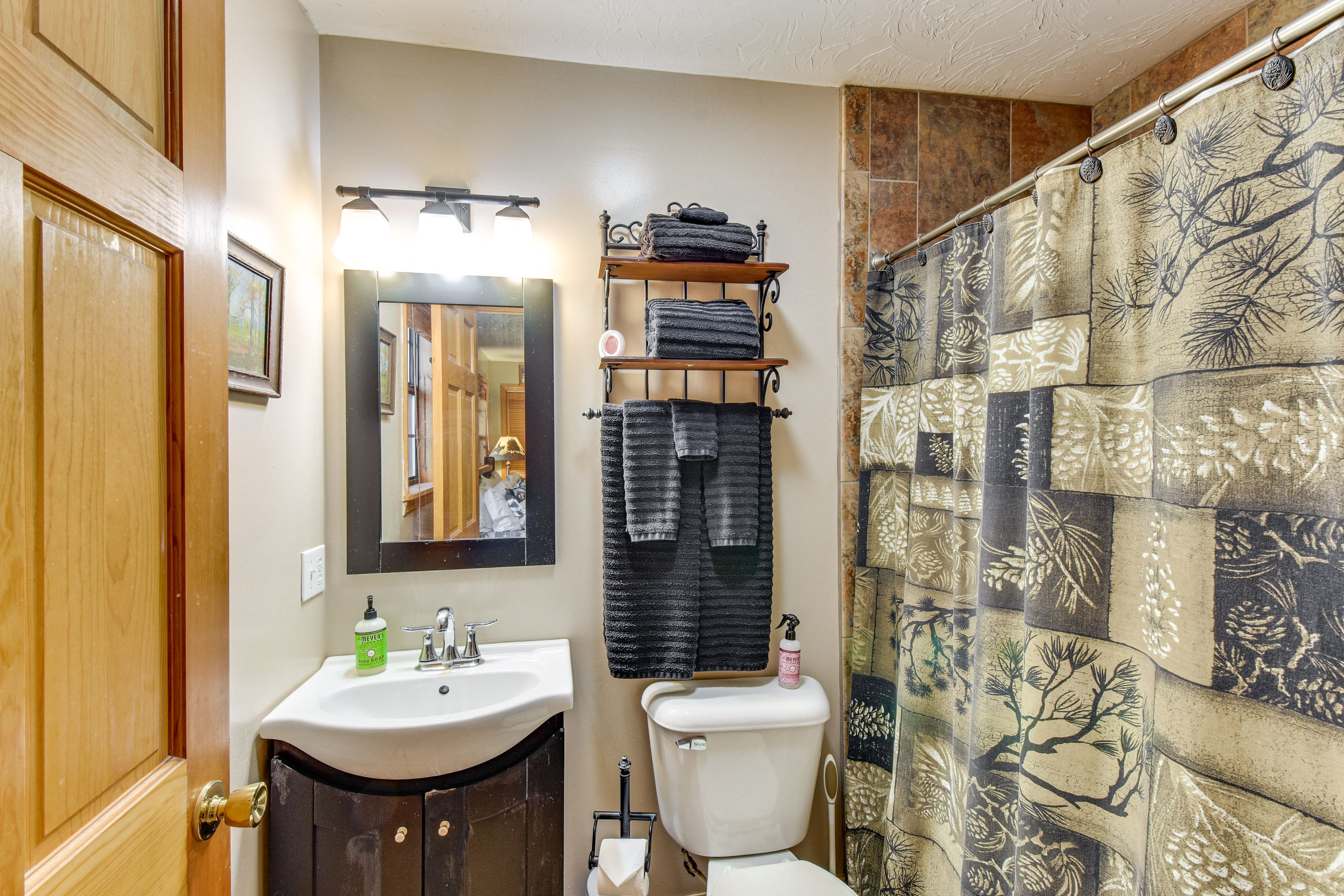 En-Suite Bathroom | 1st Floor