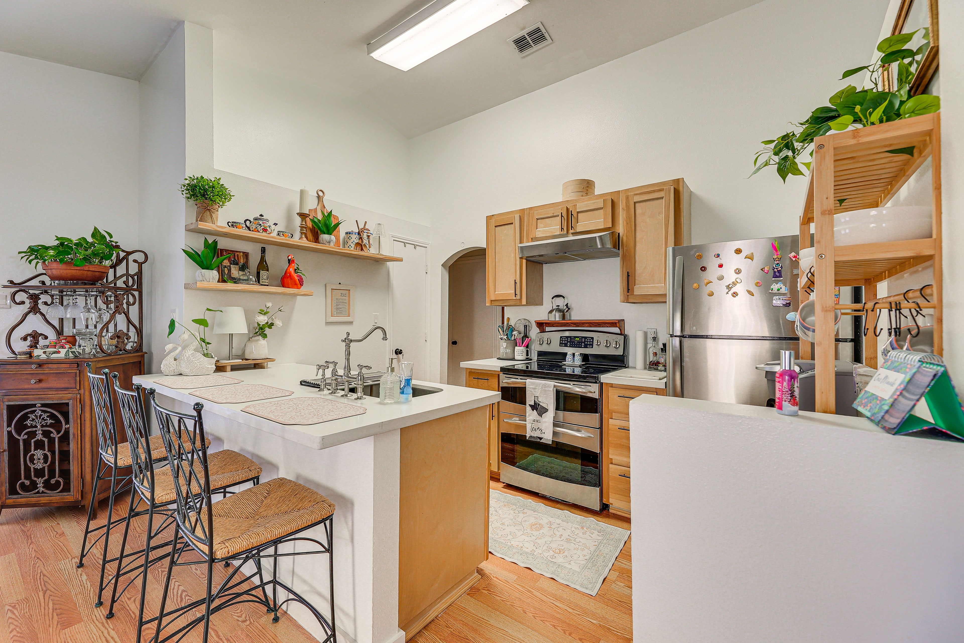 Kitchen | Breakfast Bar