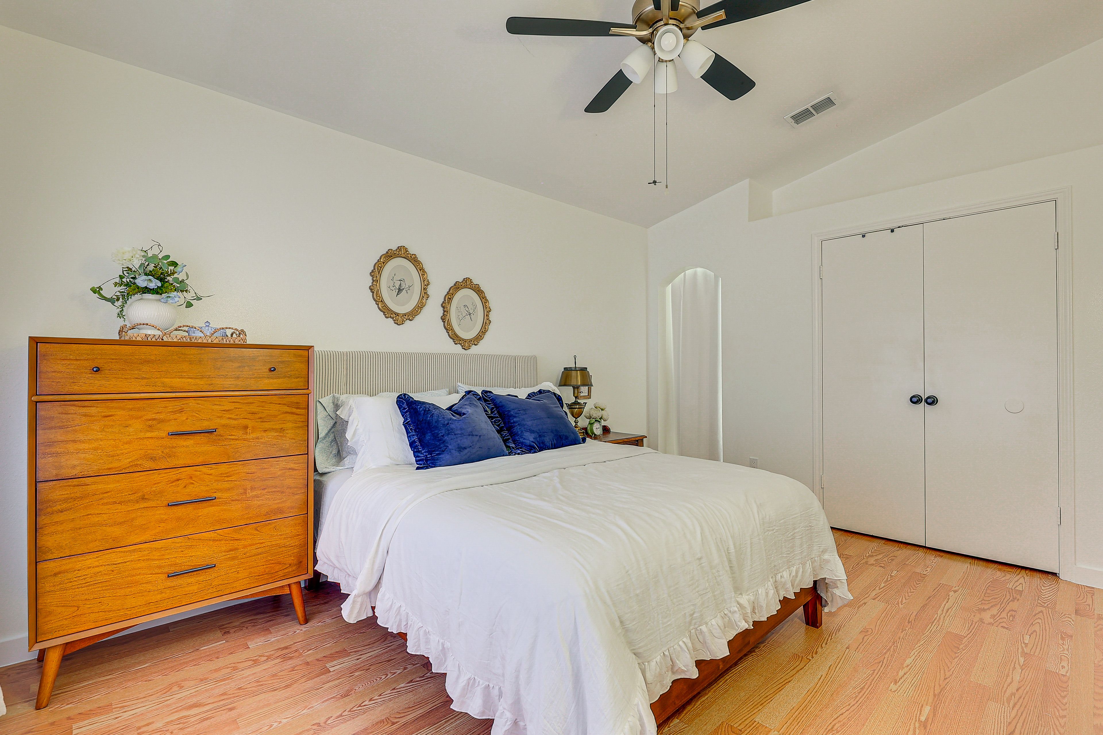 Bedroom 2 | Queen Bed