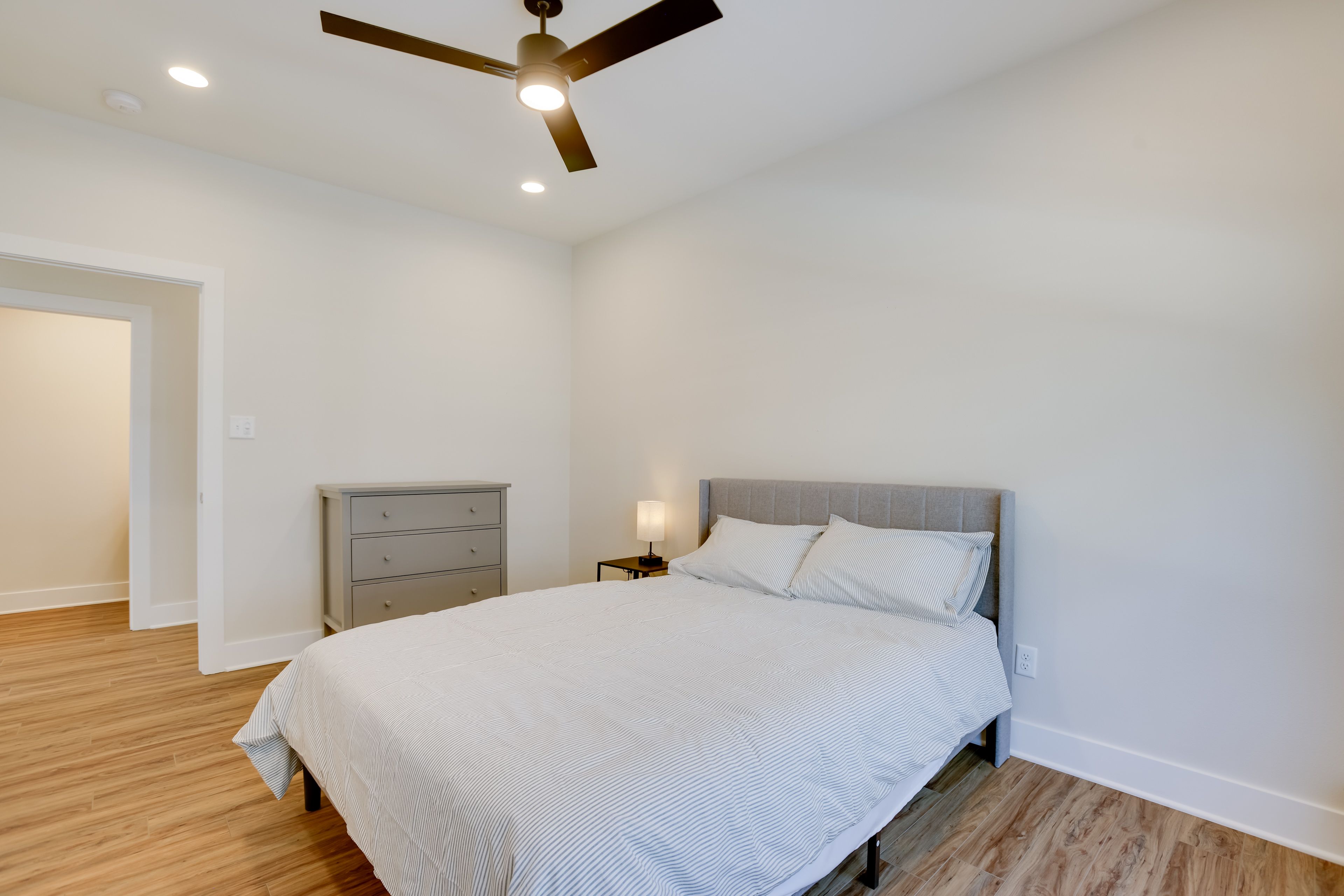 Bedroom 2 | 1st Floor | Queen Bed