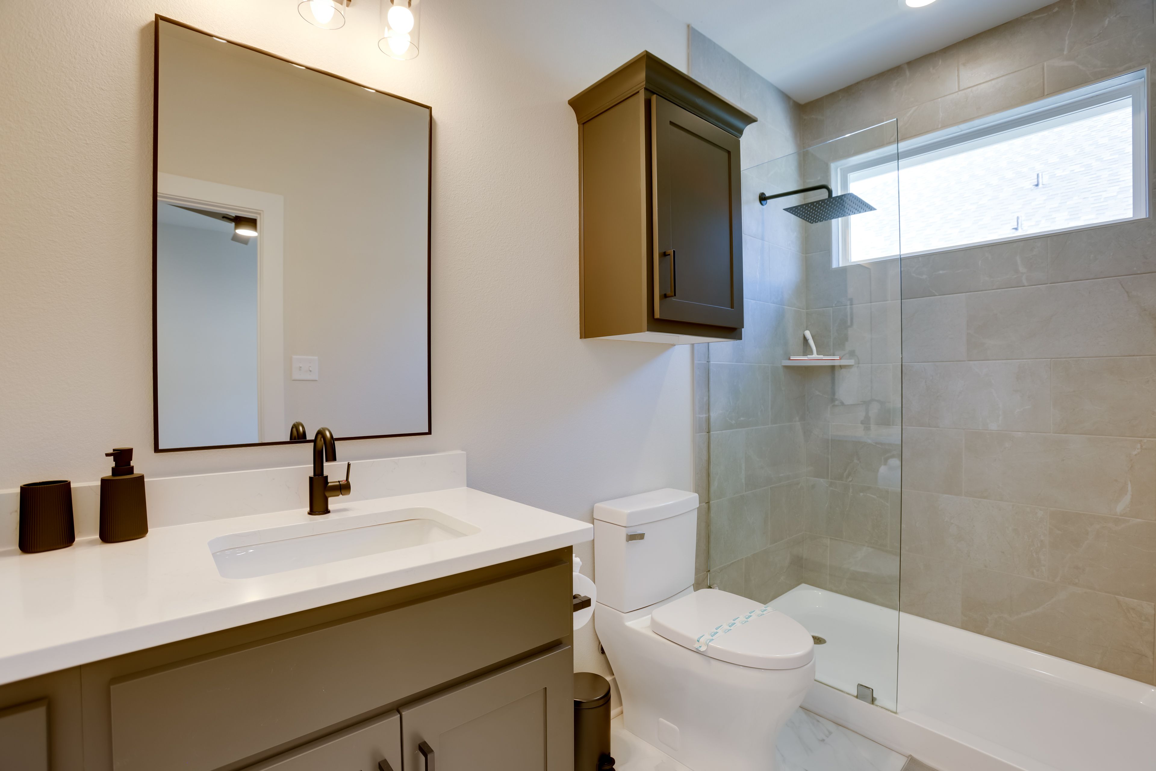 En-Suite Bathroom | 2nd Floor
