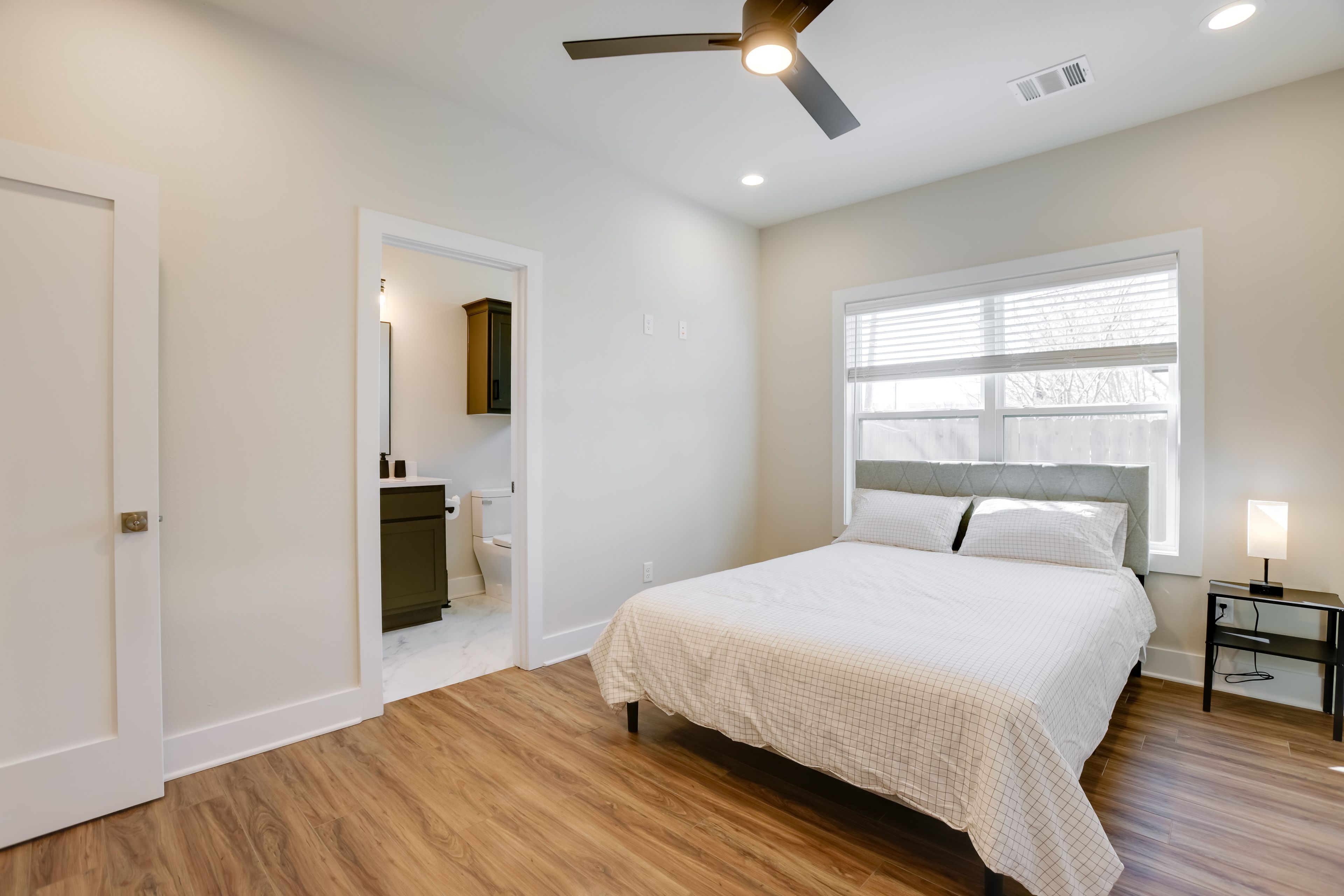 Bedroom 2 | 1st Floor | Queen Bed