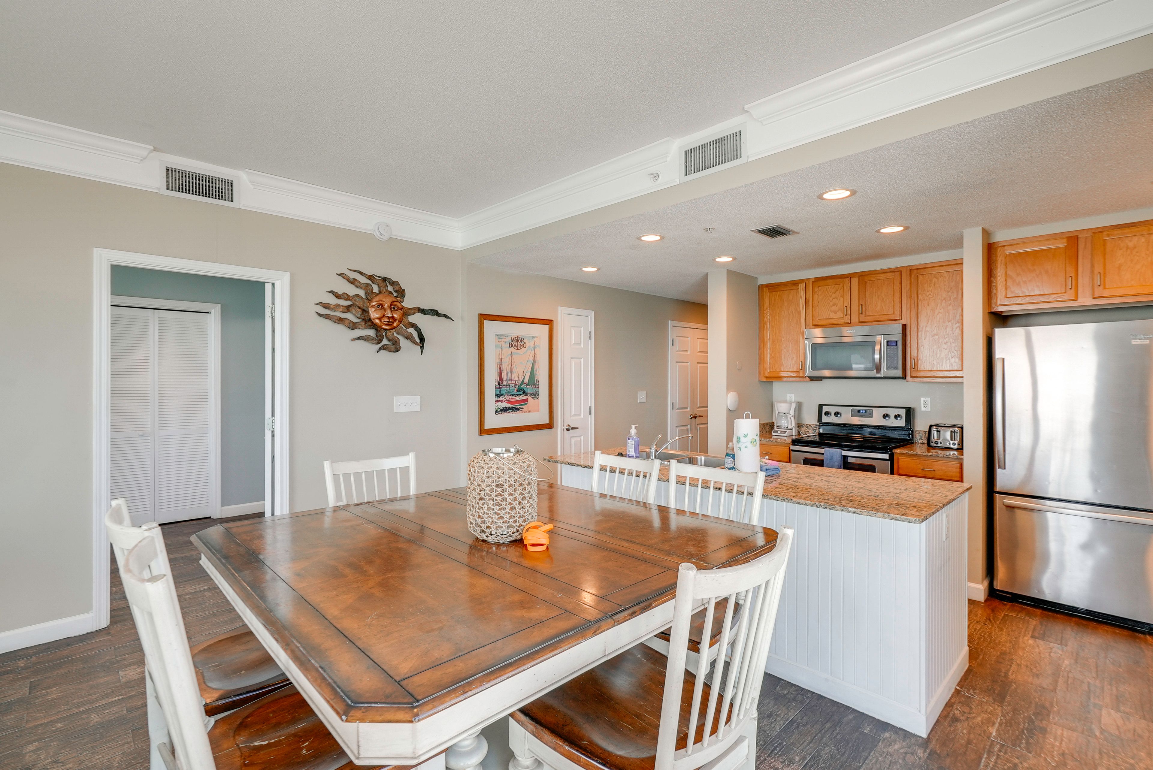 Kitchen & Dining Area
