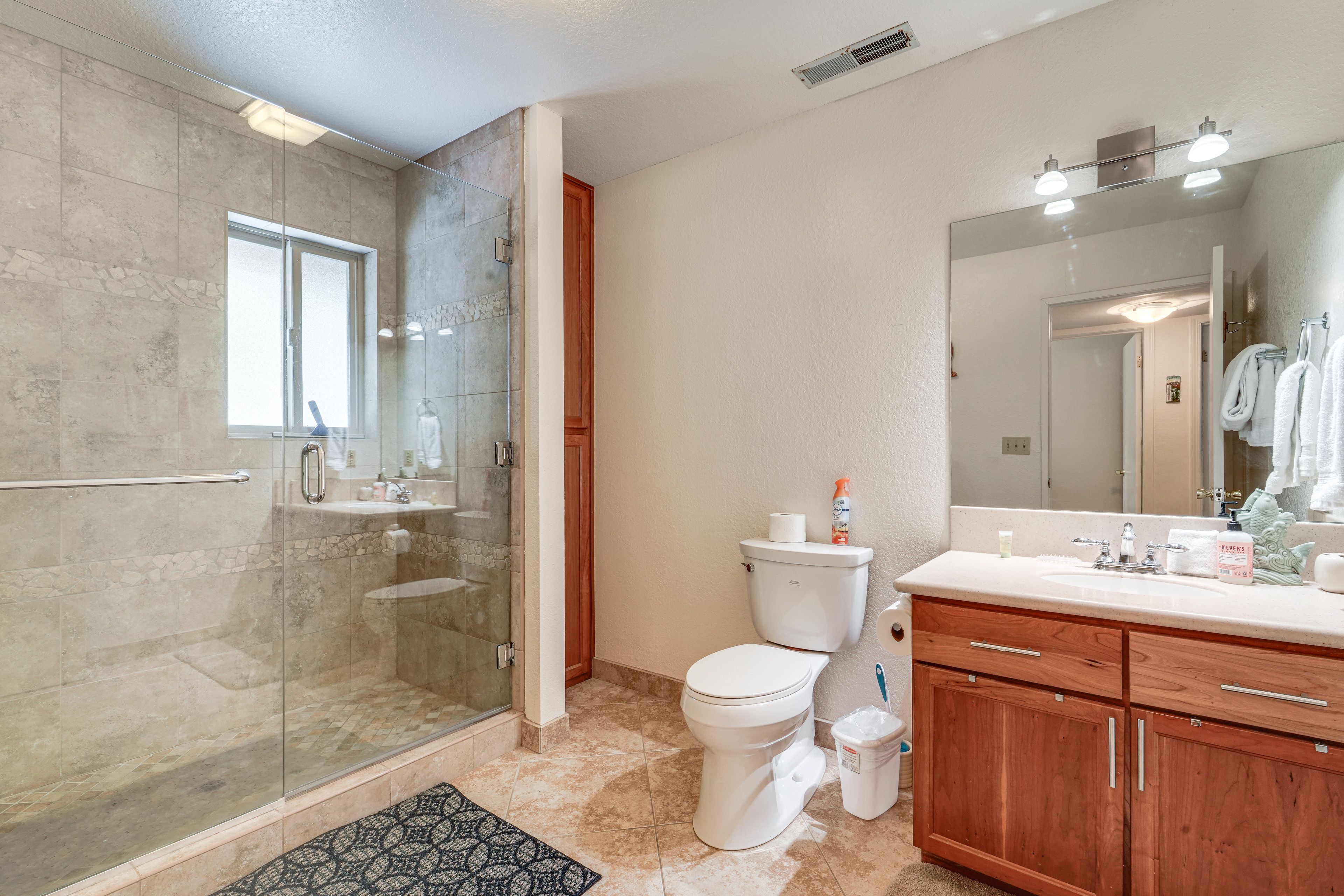 Full Bathroom | 1st Floor