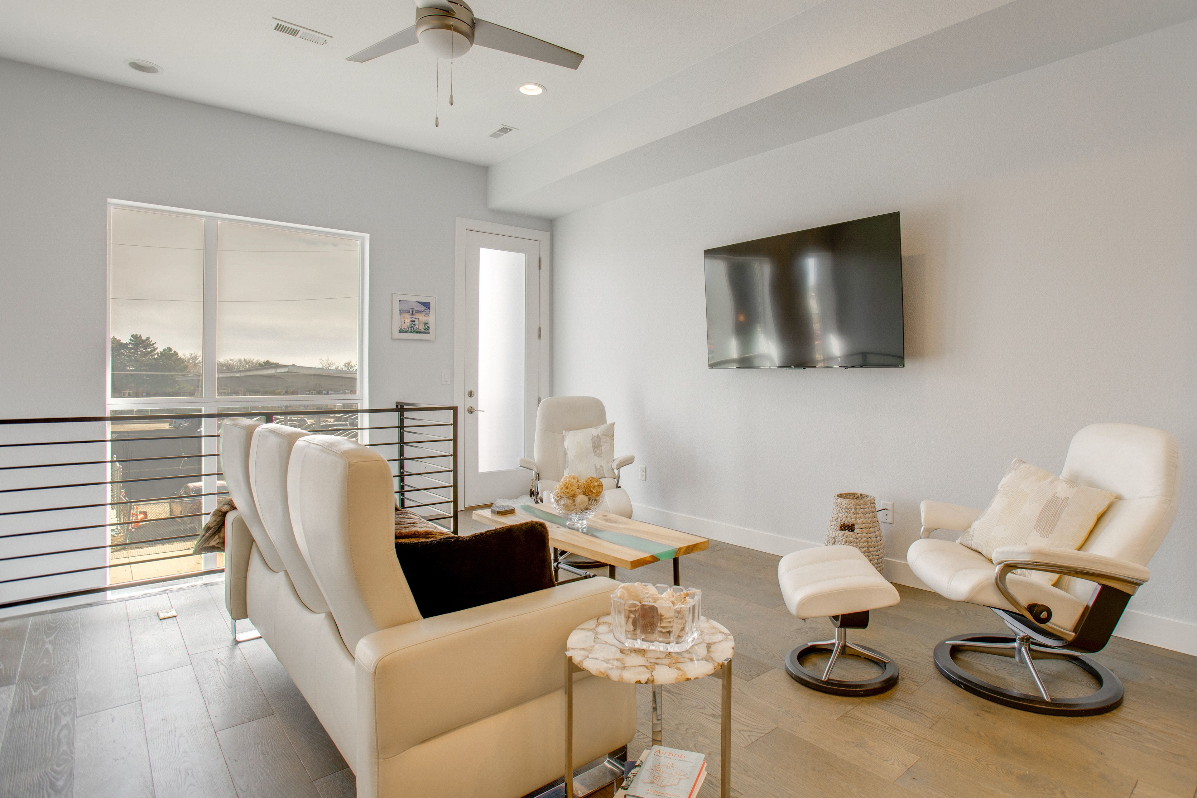 Living Room | Queen Futon | 2nd Floor