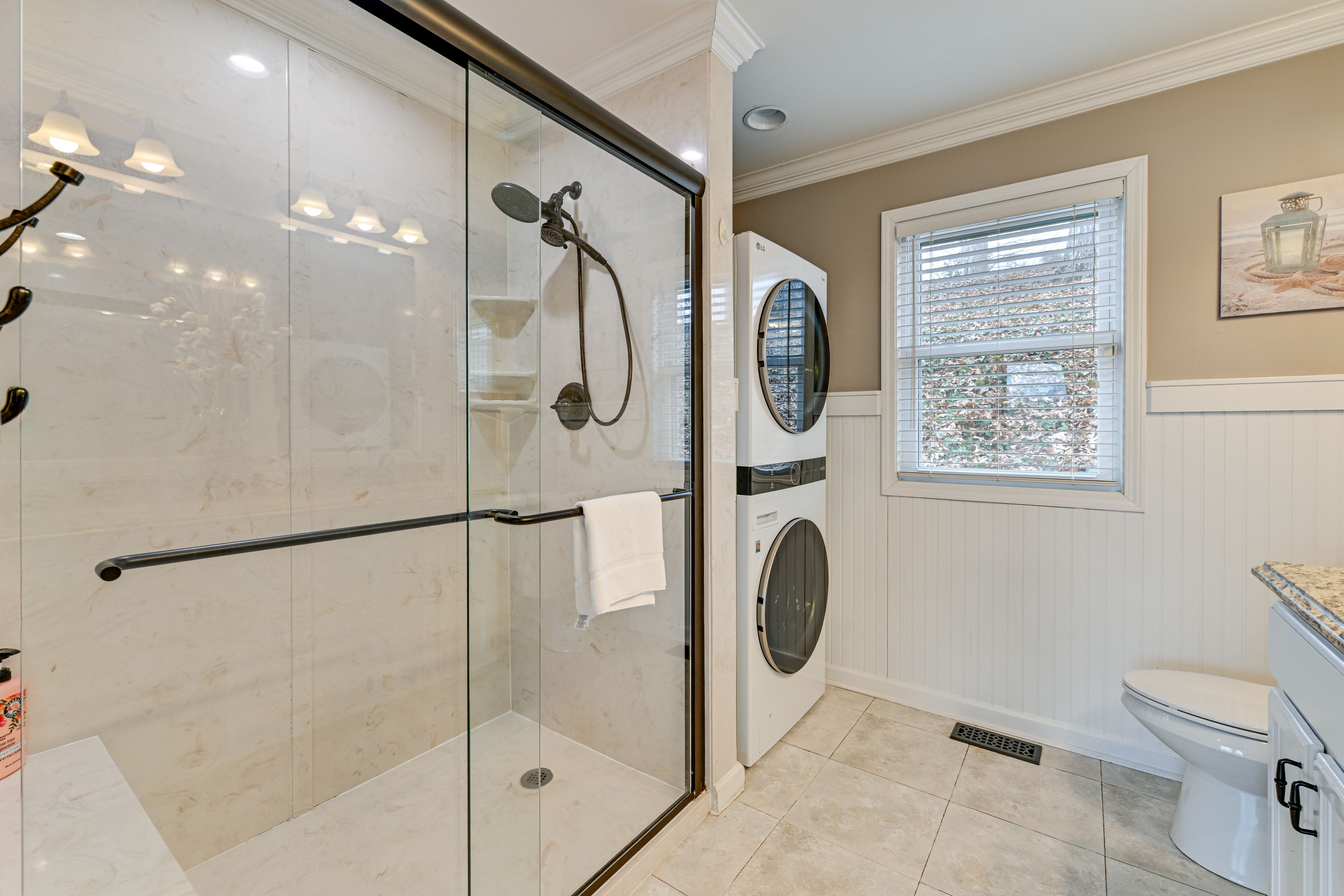 En-Suite Bathroom | Washer/Dryer | Upper Level