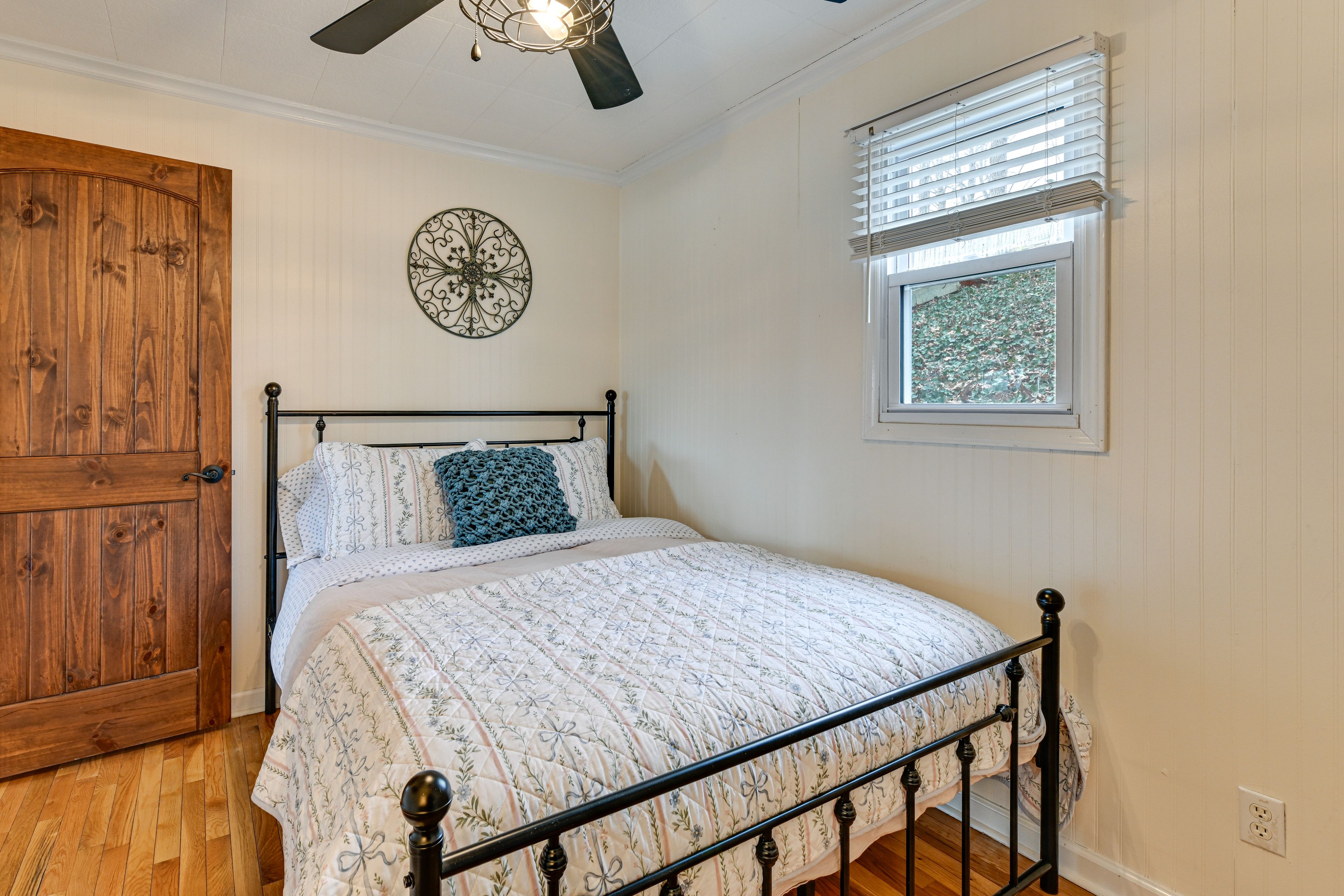 Bedroom 2 | Queen Bed | Upper Level