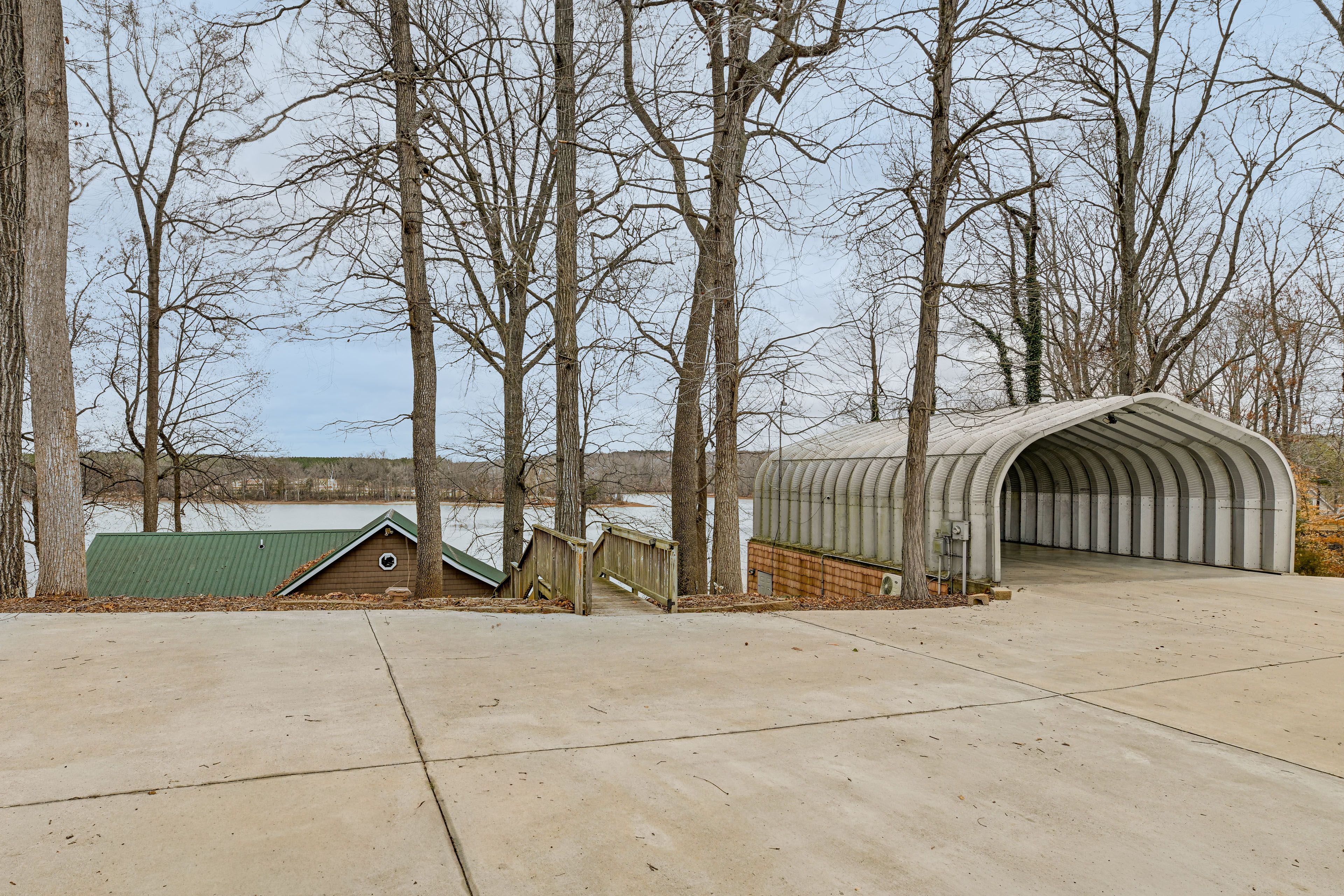 Parking | Driveway (10 Vehicles)