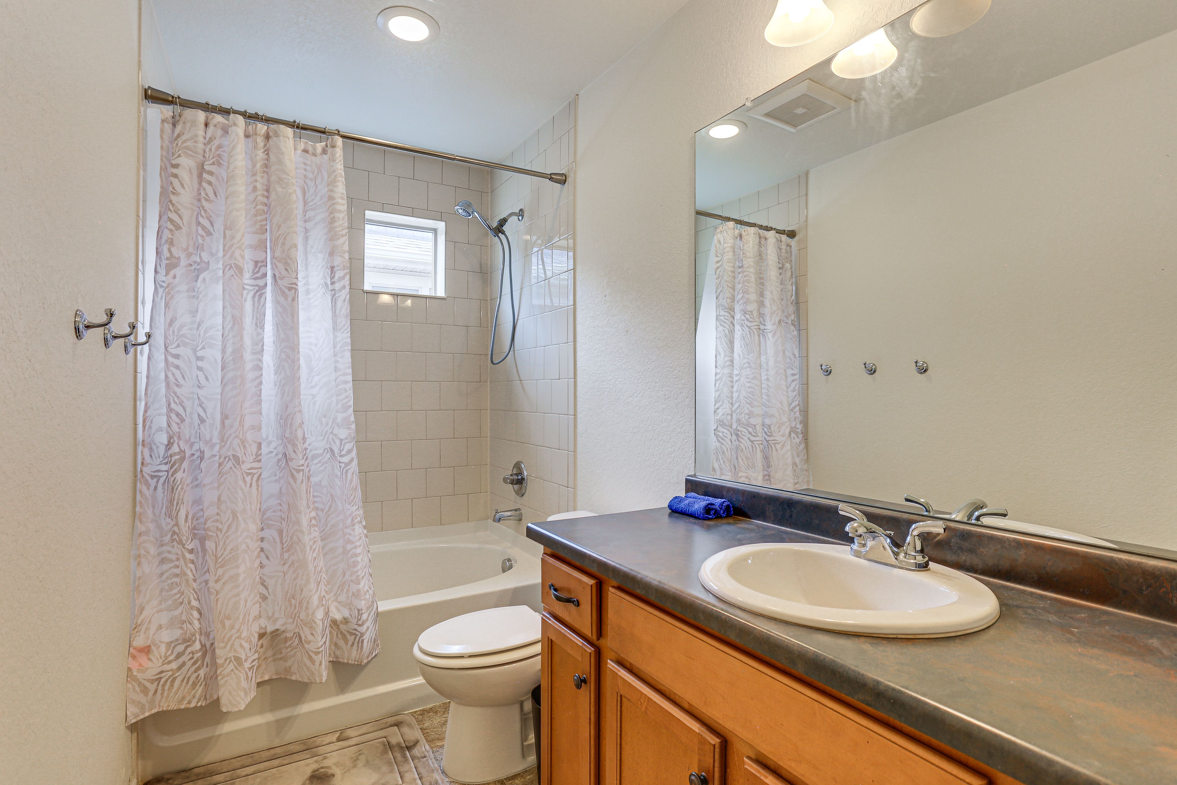 Bathroom | 2nd Floor