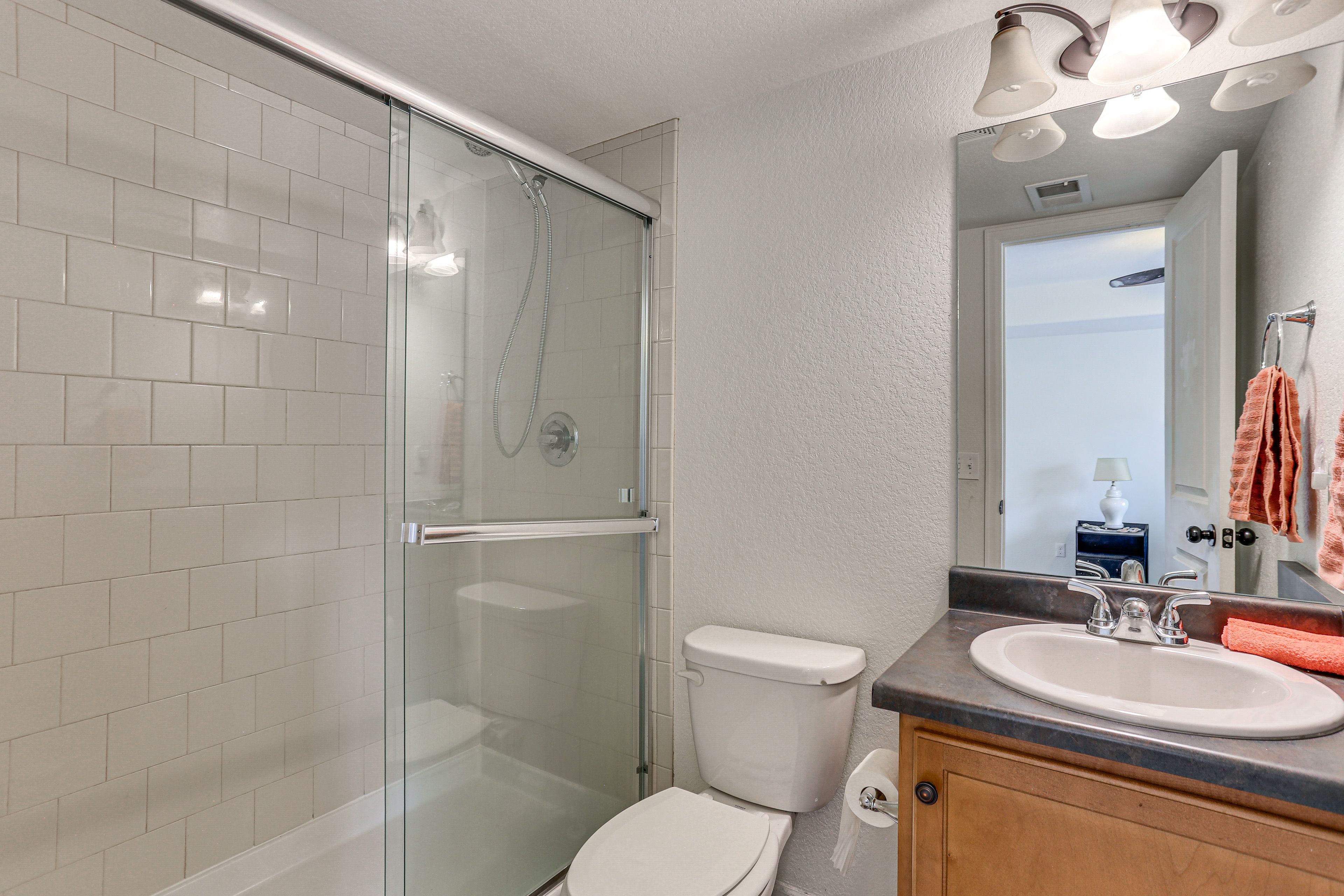 En-Suite Bathroom | 1st Floor
